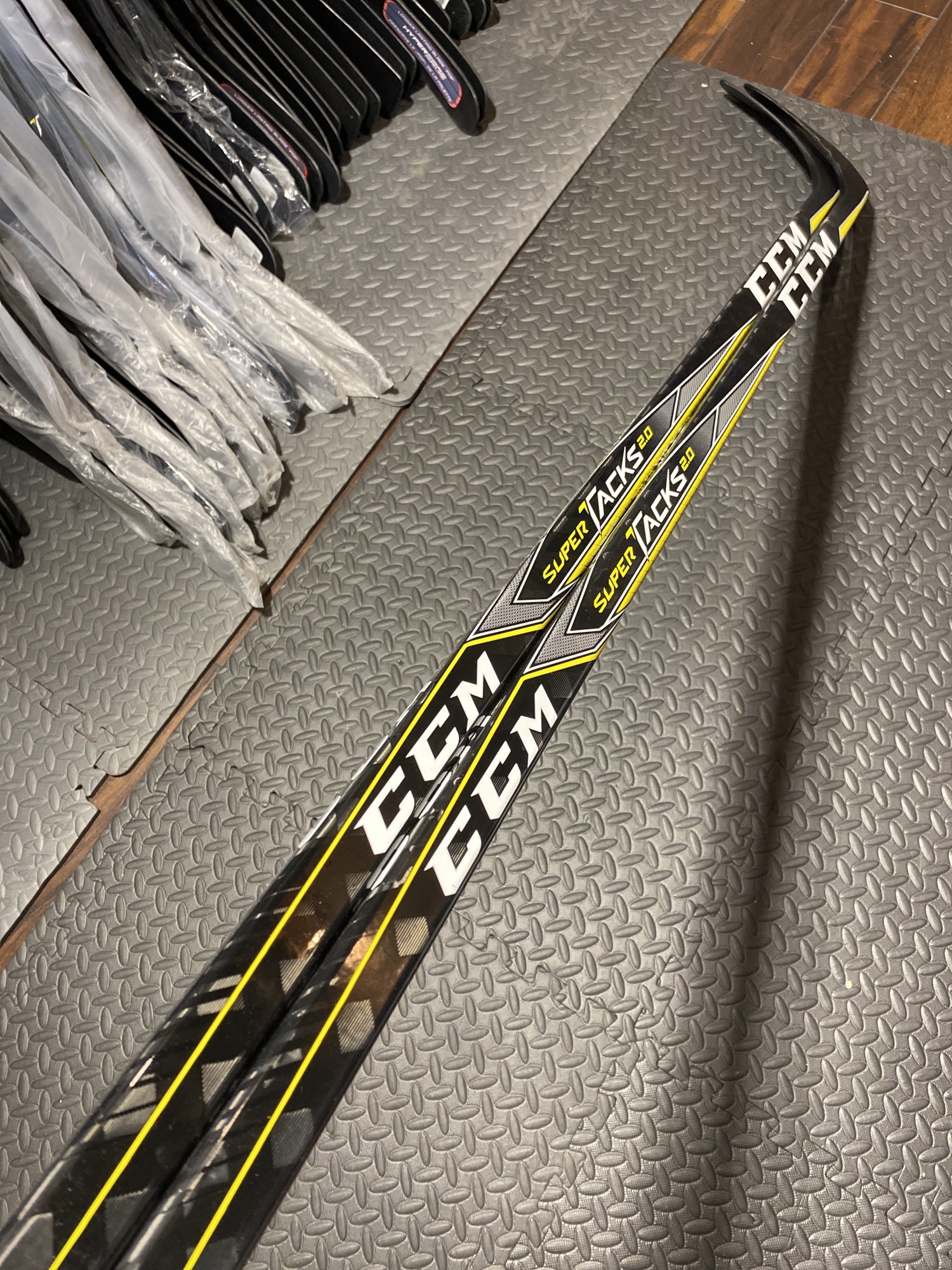2 Pack New RH Ccm Super Tacks 2.0 P15 85 Flex SidelineSwap