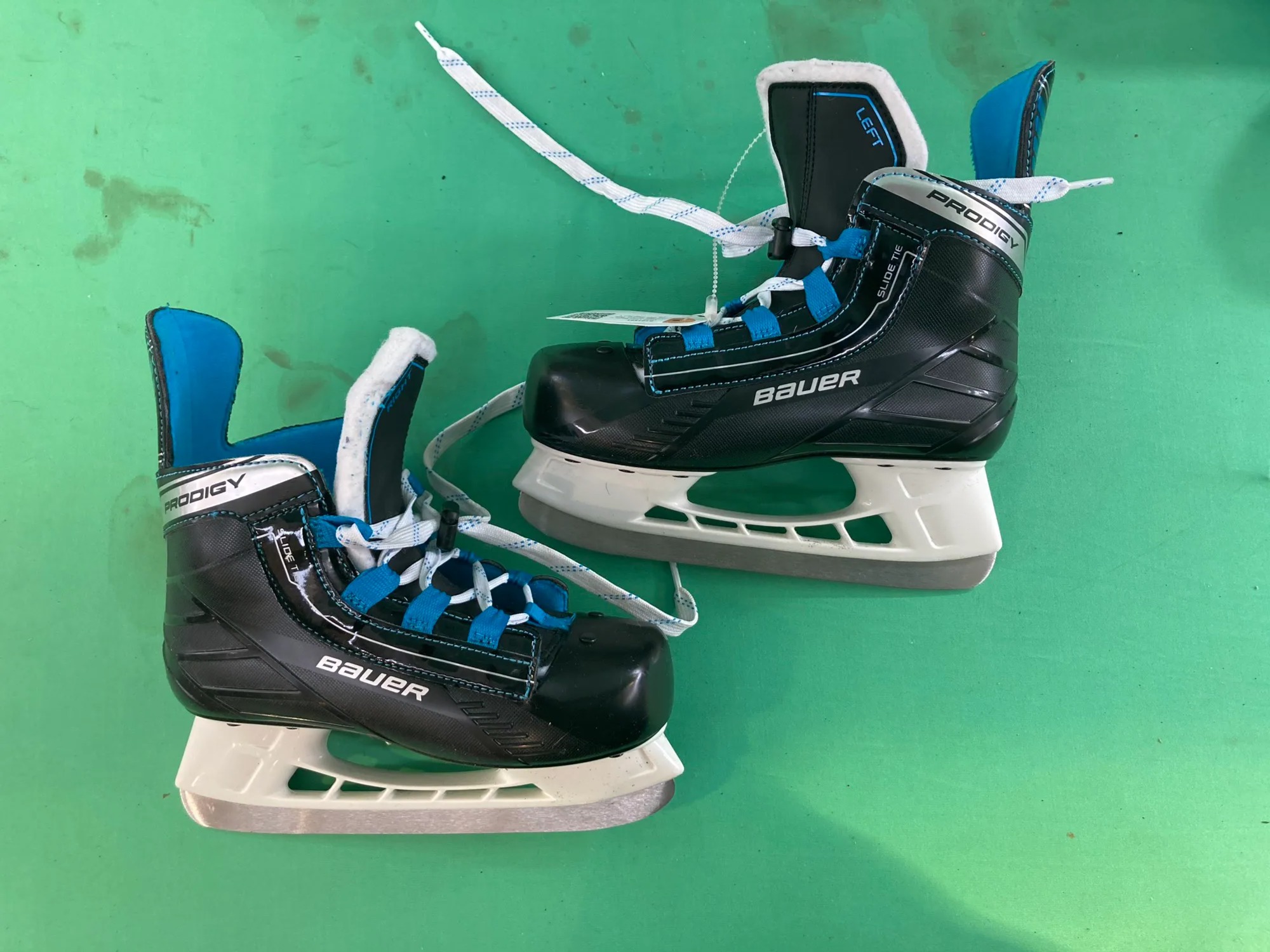 Youth Used Bauer Prodigy Hockey Skates D&R (Regular) 12.0 SidelineSwap
