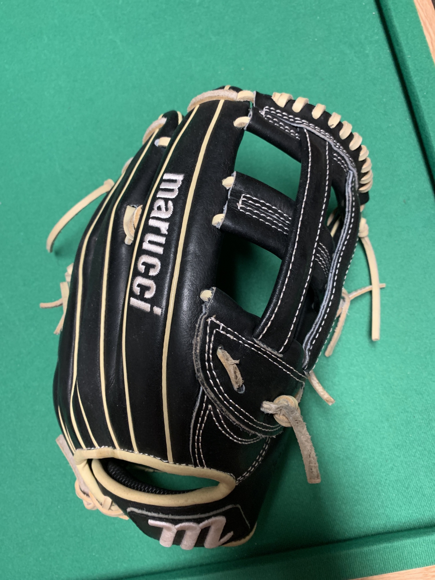 Marucci outfield Baseball Glove SidelineSwap