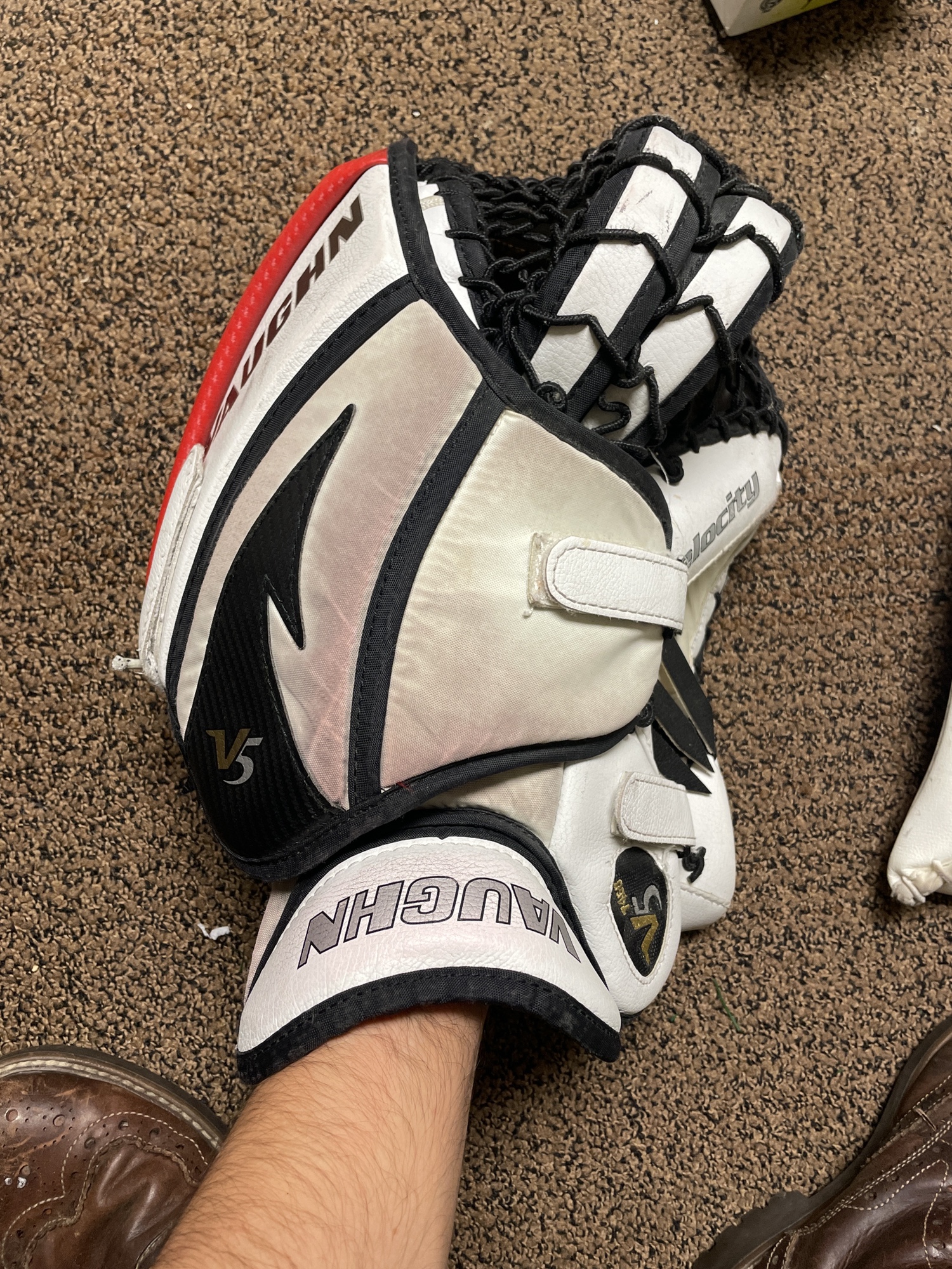 Vaughn Velocity V5 Senior Glove SidelineSwap