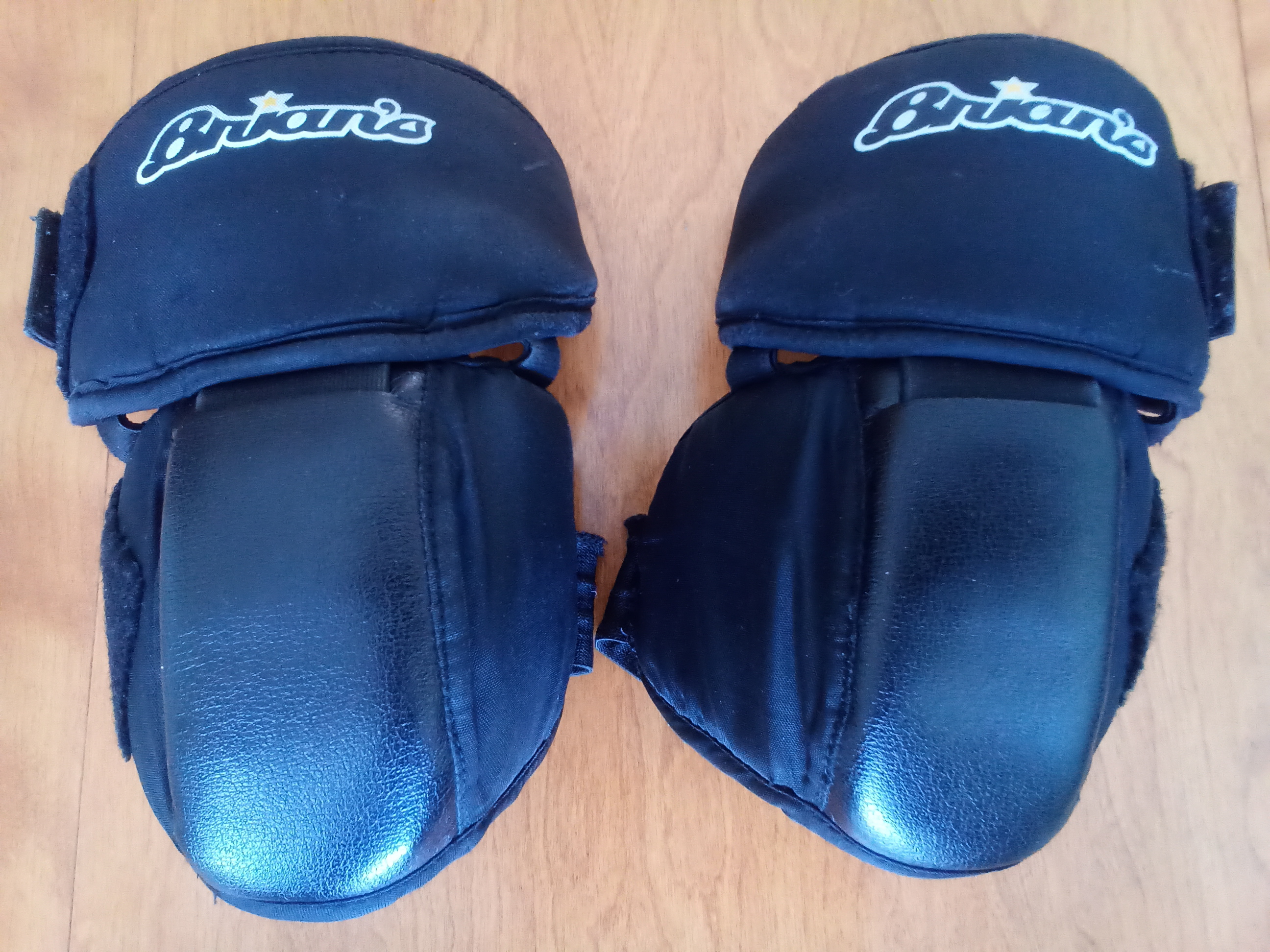 Used Brian's Pro II Goalie Knee Pads Junior SidelineSwap
