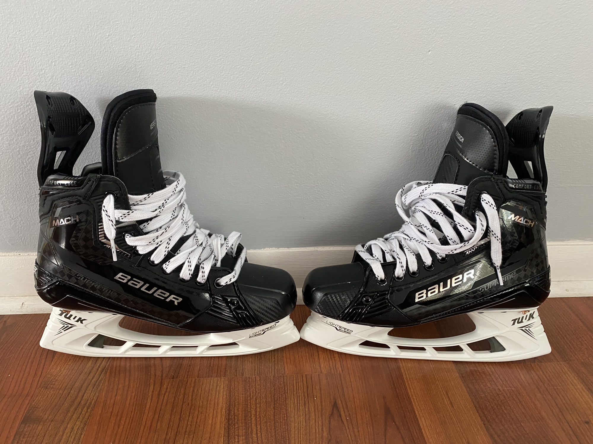* Brand new Bauer Supreme Mach Ice Hockey Skates Senior Size 7.5