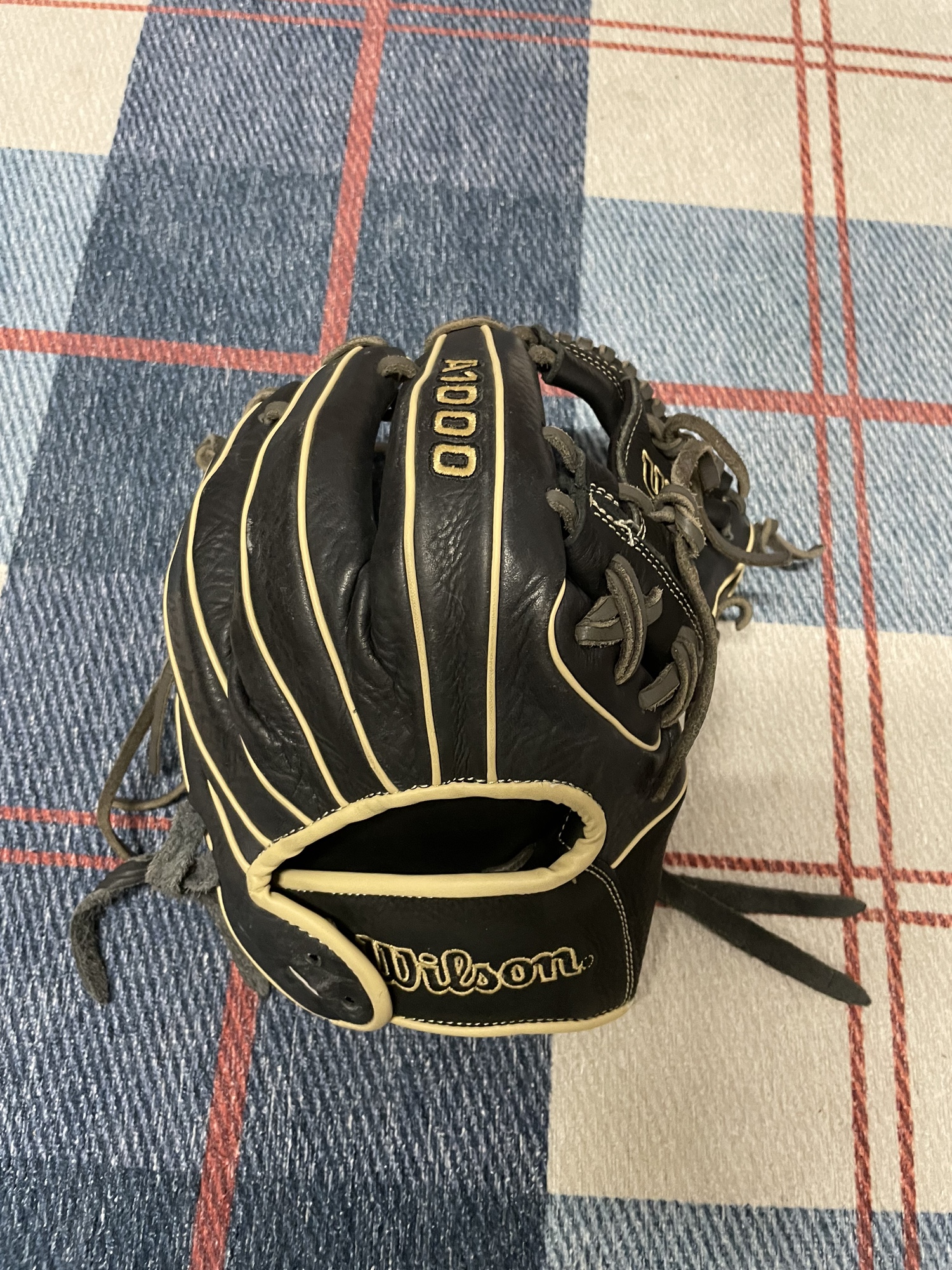 Infield 11.5" A1000 Baseball Glove SidelineSwap