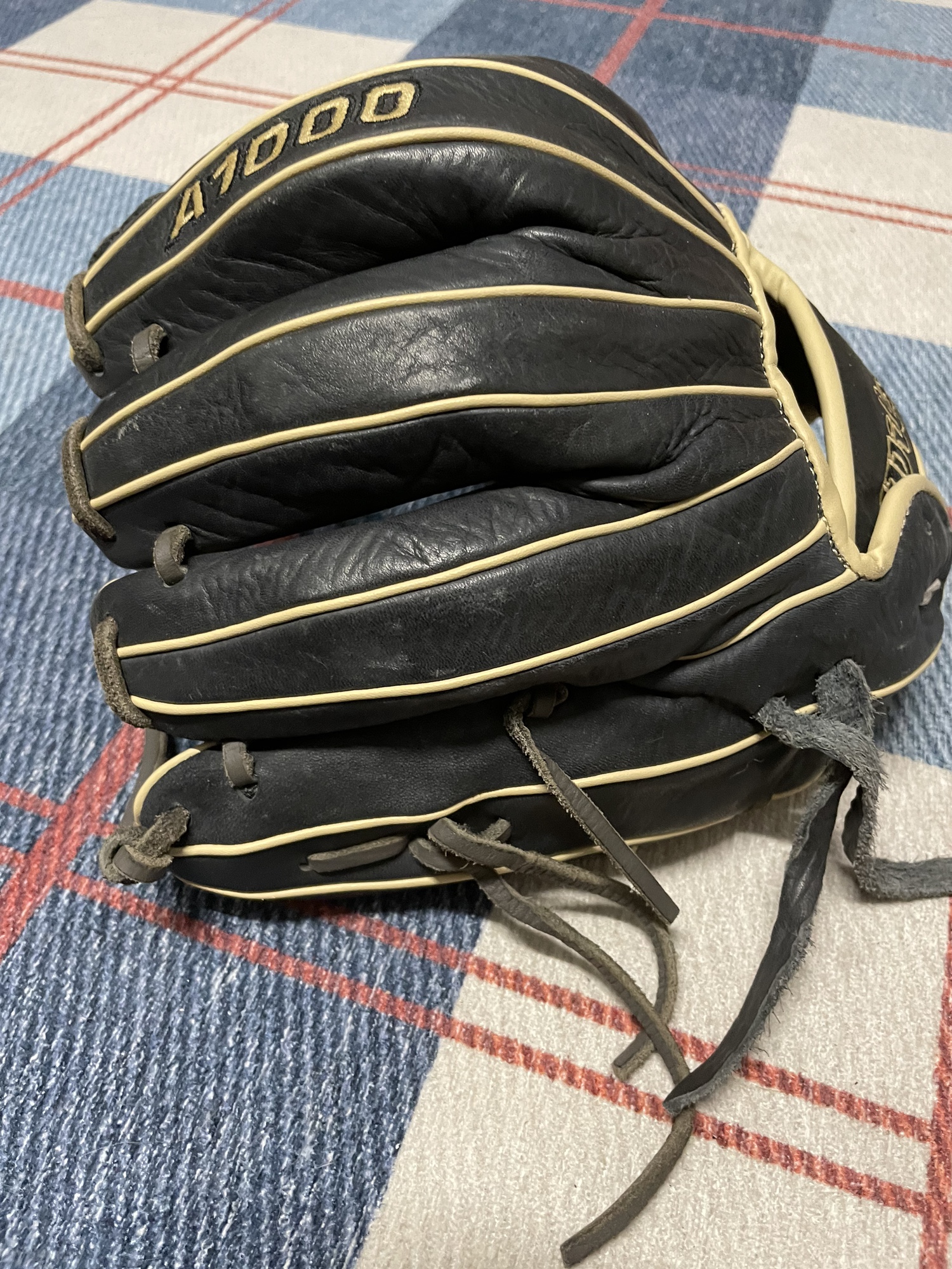Infield 11.5" A1000 Baseball Glove SidelineSwap