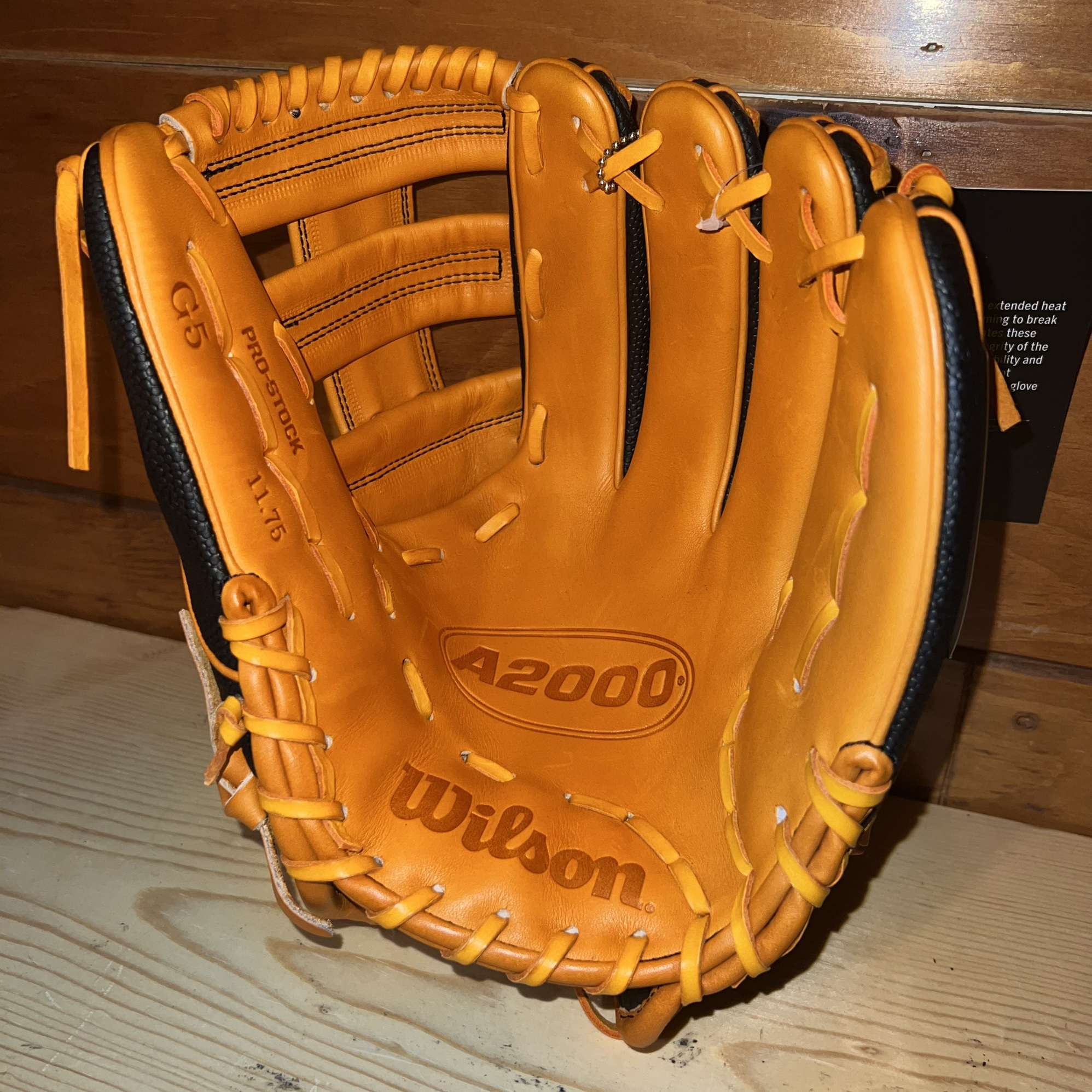 New Right Hand Throw 11.75" A2000 Baseball Glove SidelineSwap