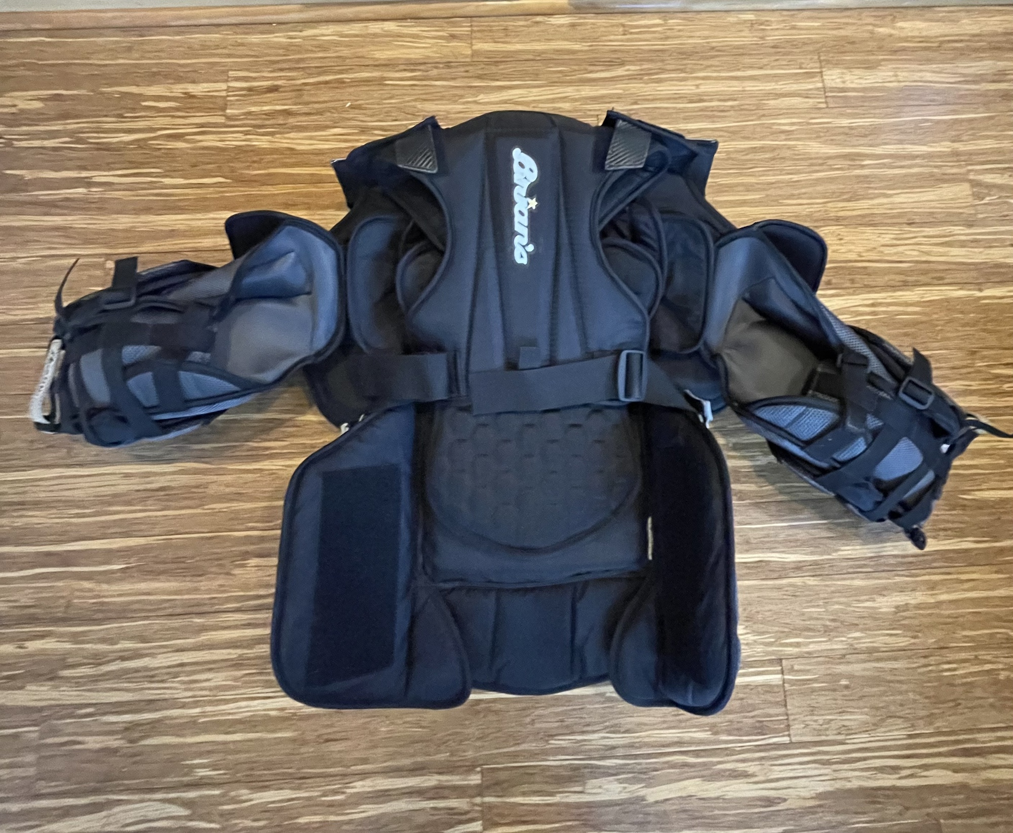New Small Brian's Pro Stock Optik 2 Goalie Chest Protector SidelineSwap