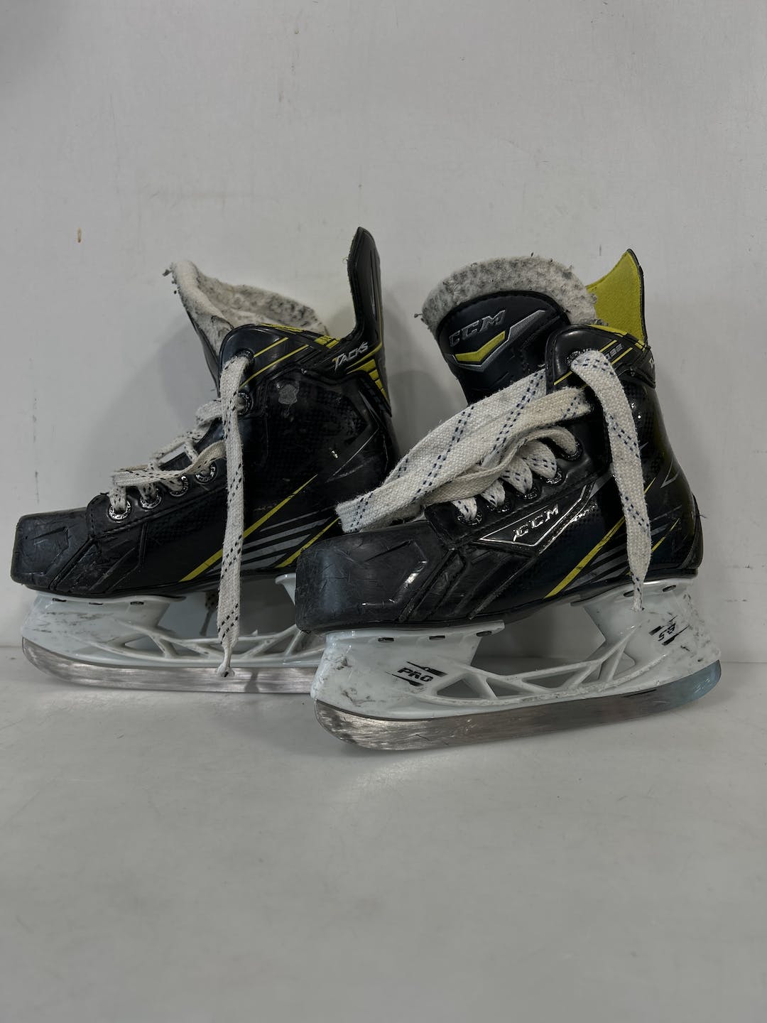Used Ccm Tacks 4092 Youth 12.5 Ice Hockey Skates SidelineSwap