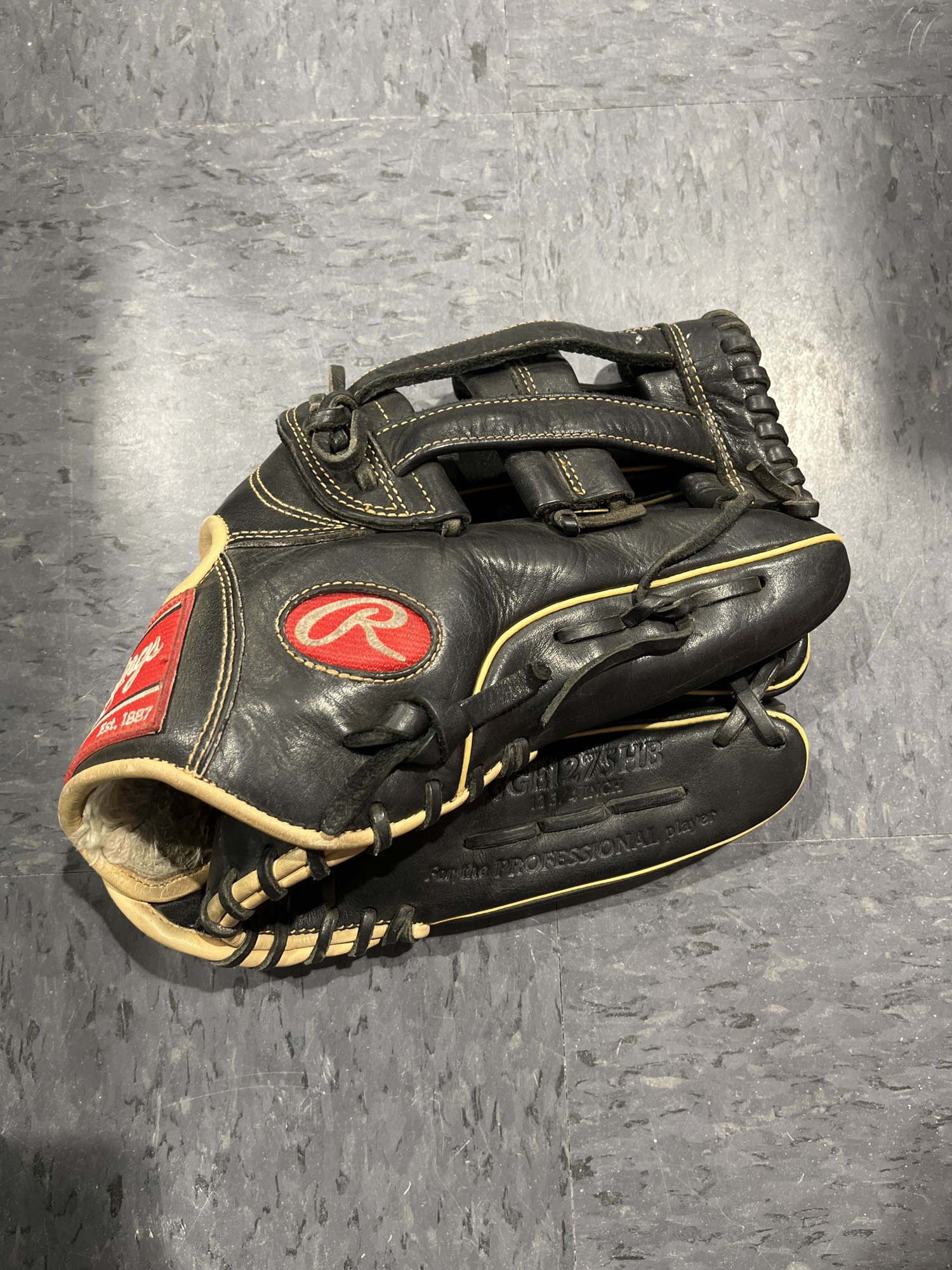 Used Rawlings Gold Glove Elite Right Hand Throw Outfield Baseball Glove