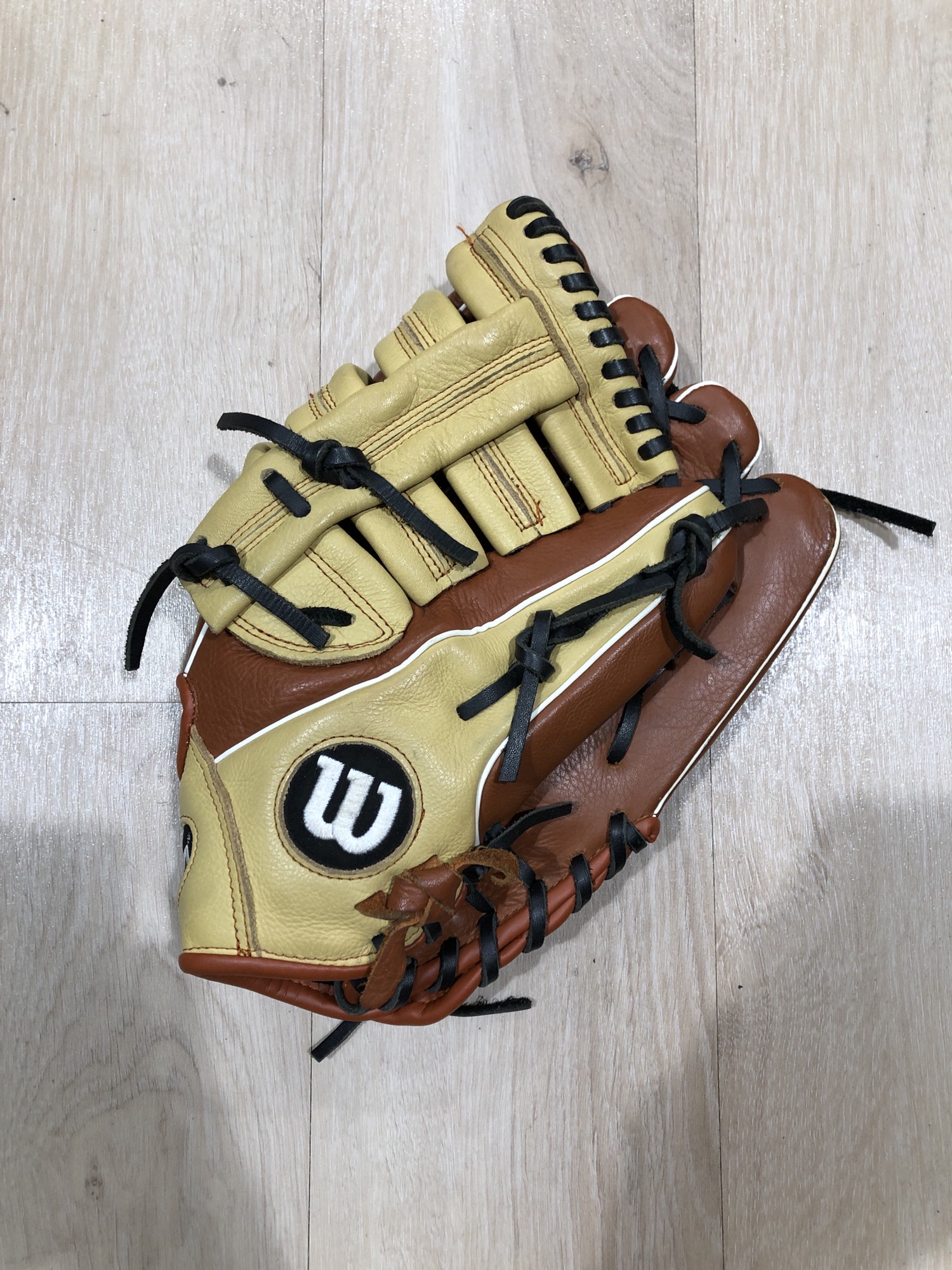 Used Wilson A500 RightHand Throw Outfield Baseball Glove (12.5