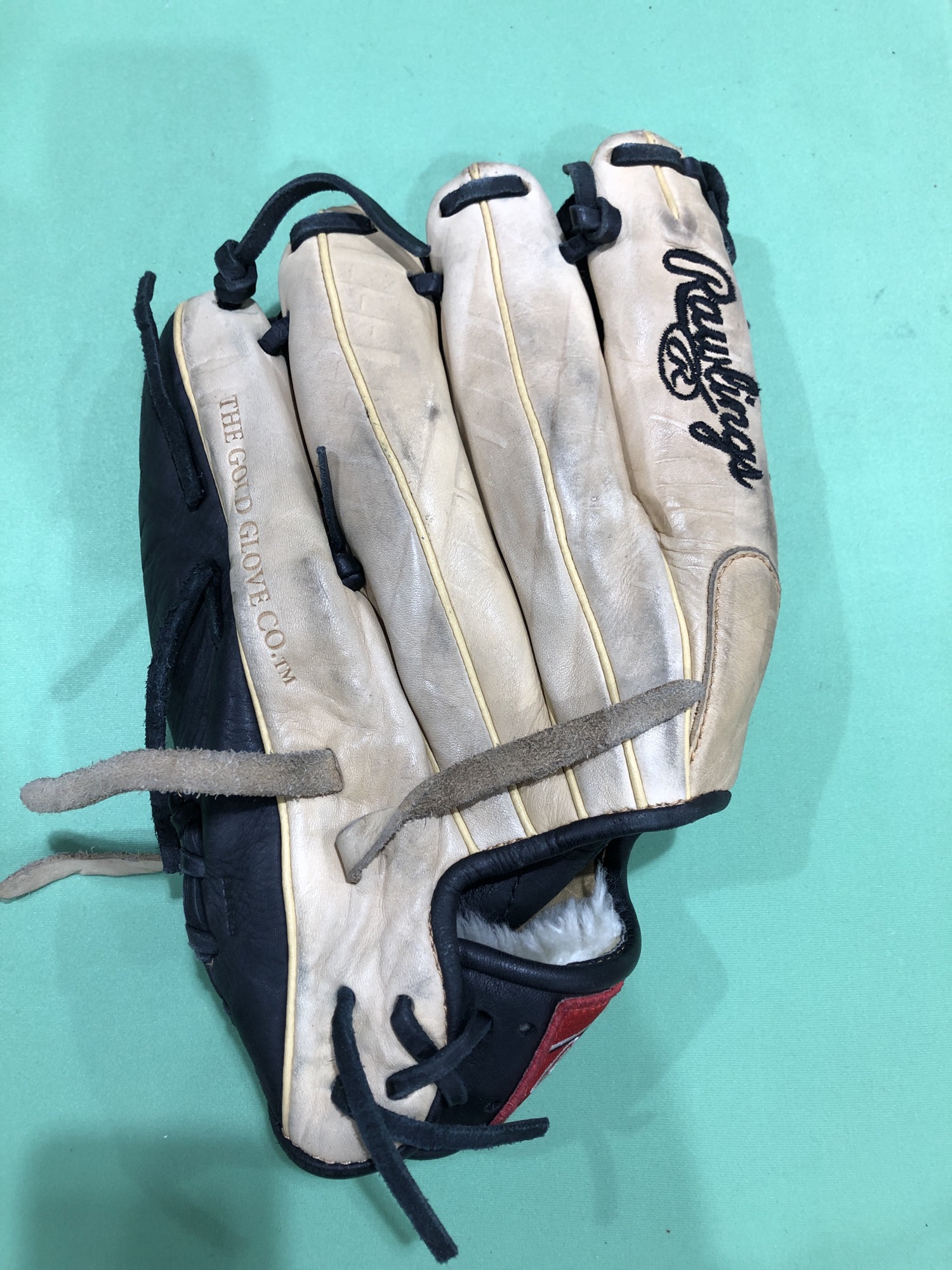 Used Rawlings Gold Glove Elite RightHand Throw Outfield Baseball Glove