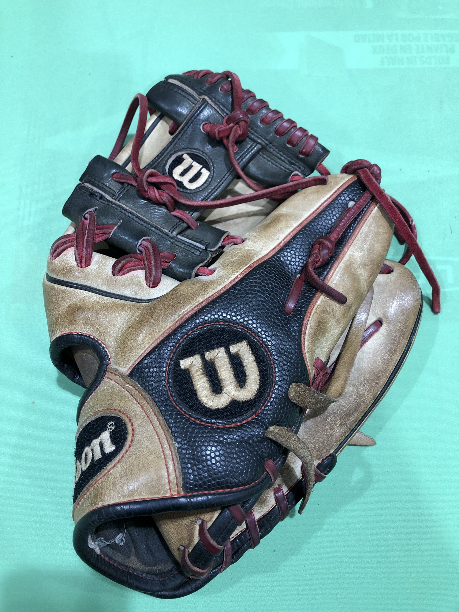Used Wilson A2000 Right Hand Throw Outfield Baseball Glove (11.5