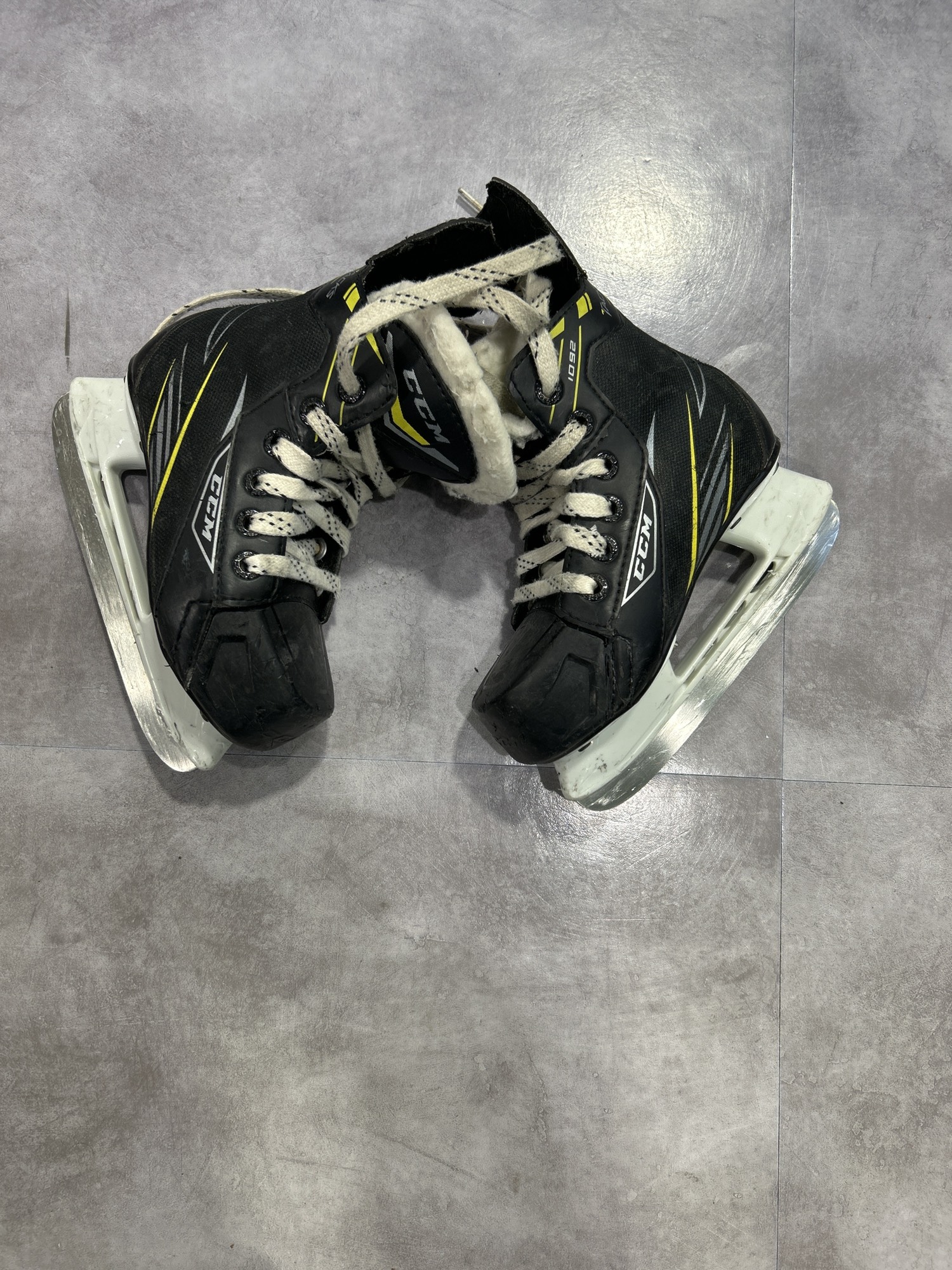 Youth Used CCM Tacks 1092 Hockey Skates D&R (Regular) 11.0 SidelineSwap
