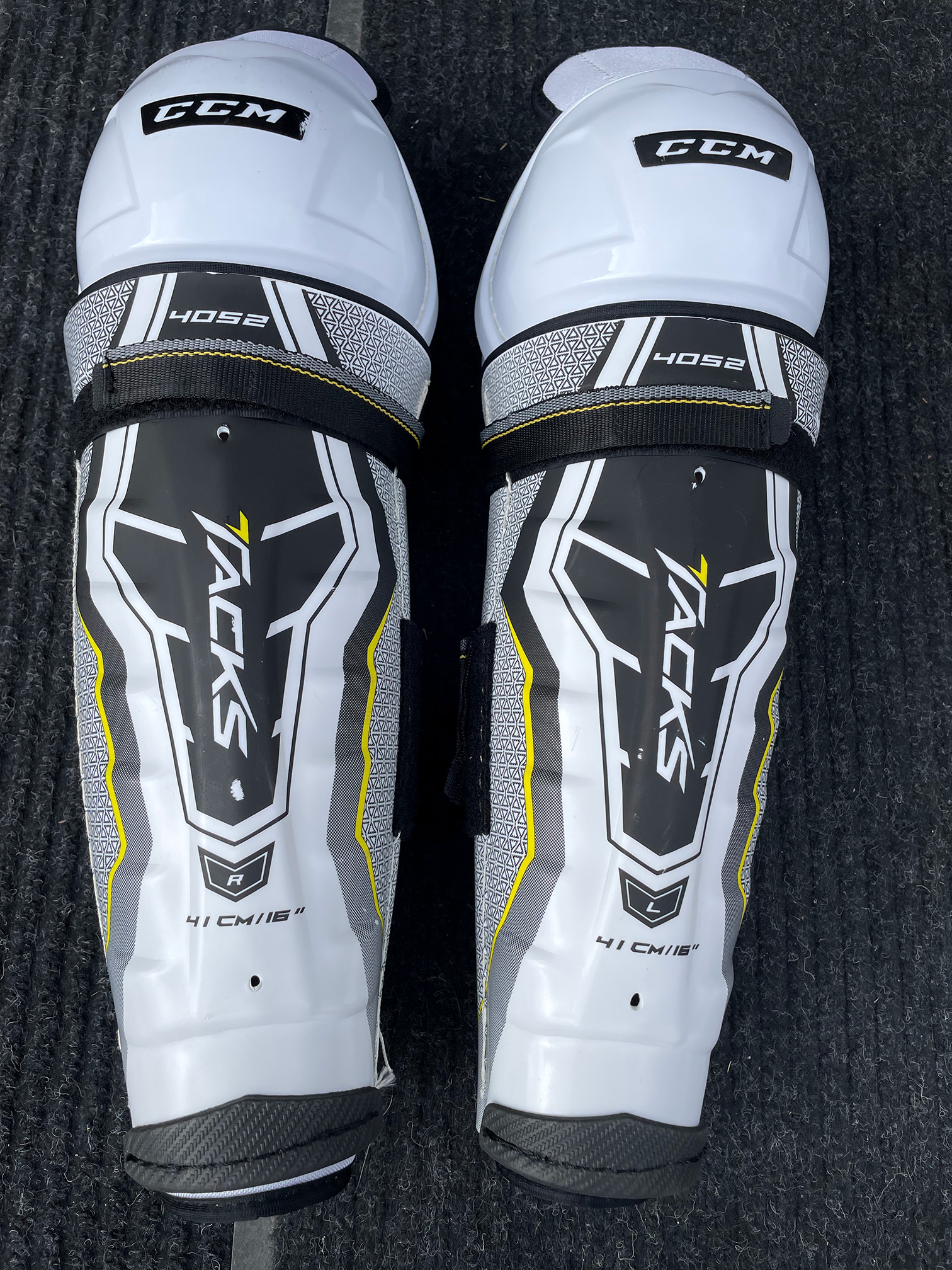CCM Tacks Shin Pads 16" guards senior SidelineSwap