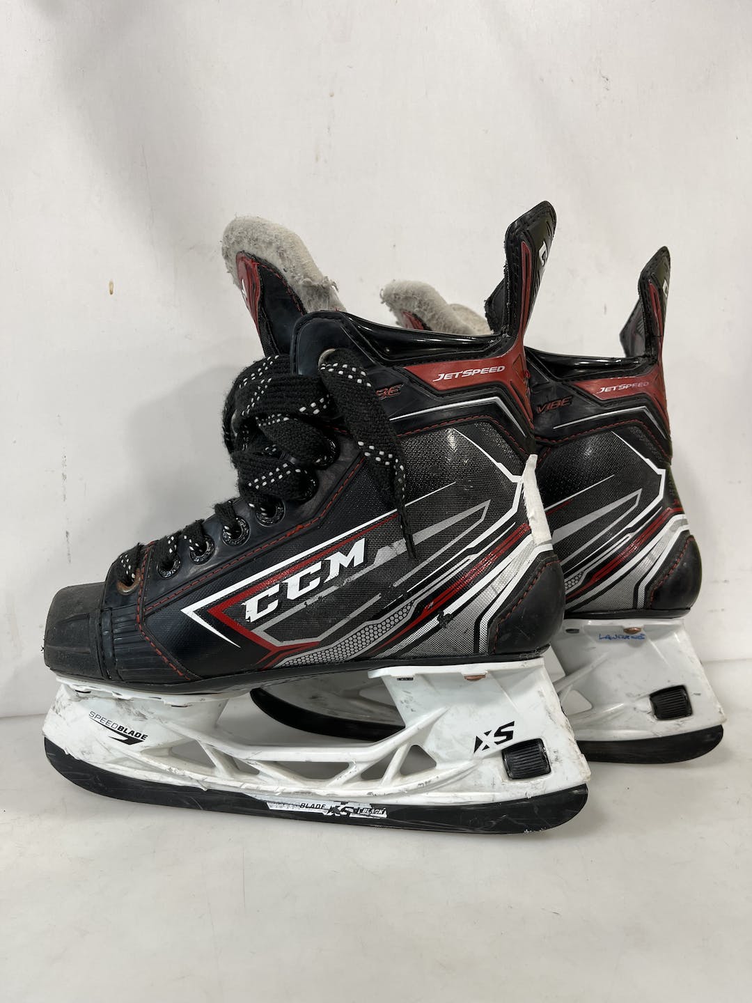Used Ccm Jetspeed Vibe Junior 03 Ice Hockey Skates SidelineSwap