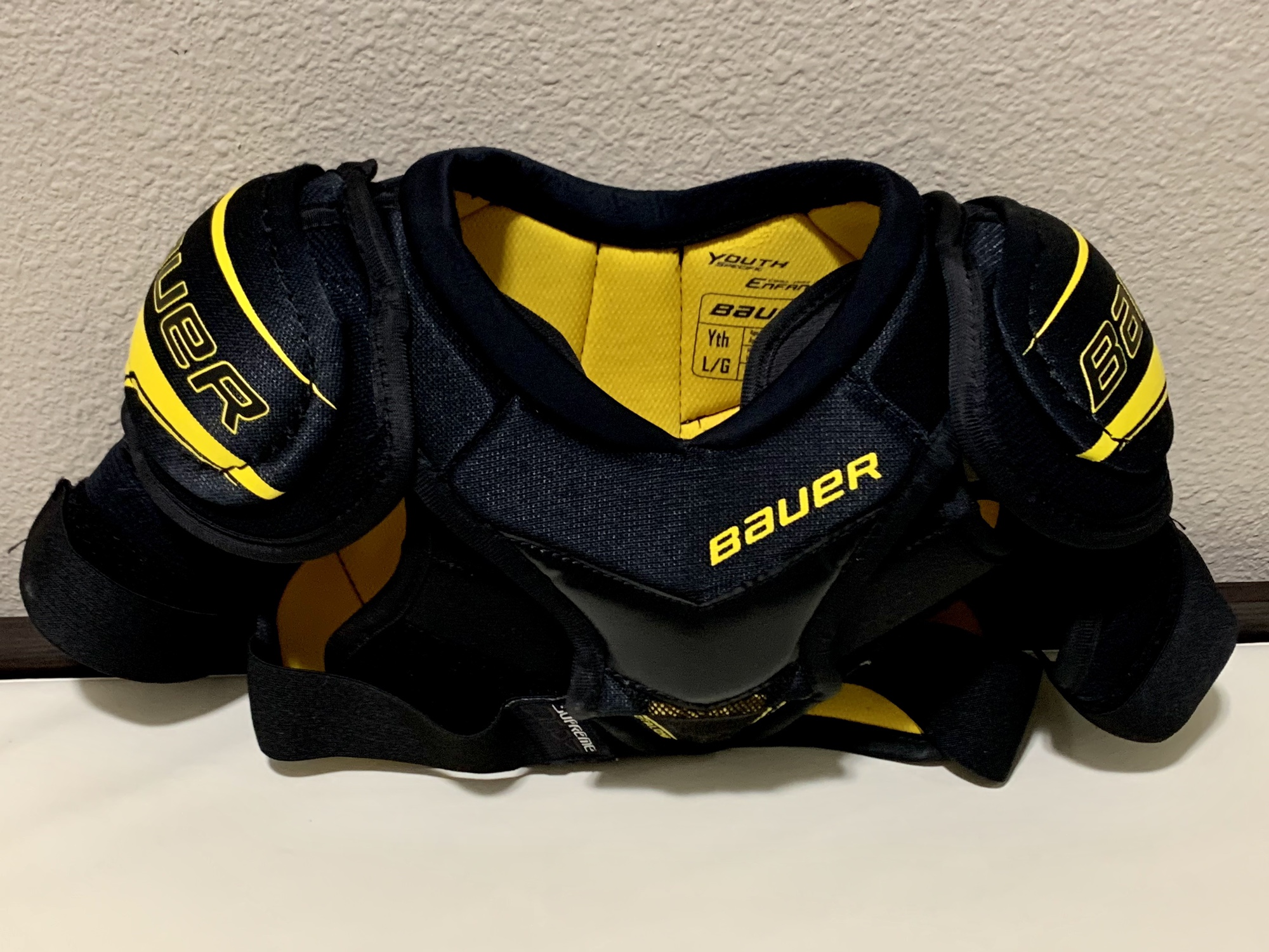 Bauer Youth Large Hockey Shoulder Pads SidelineSwap