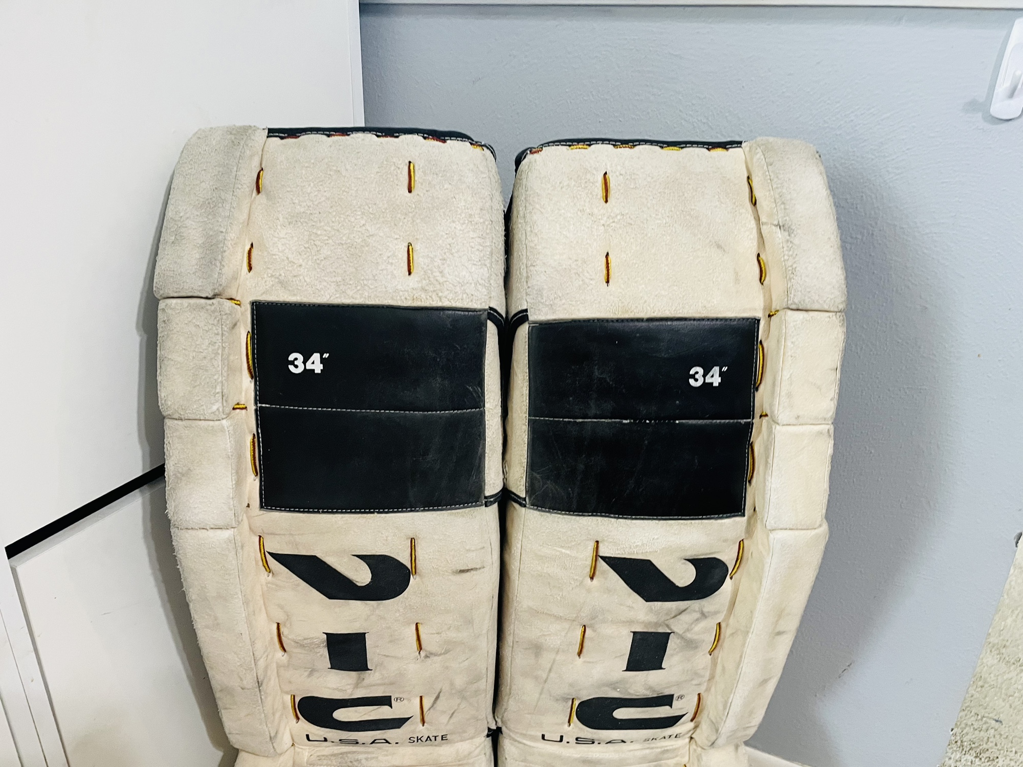 Vintage Vic Aeroflex type 34” hockey goalie pads SidelineSwap