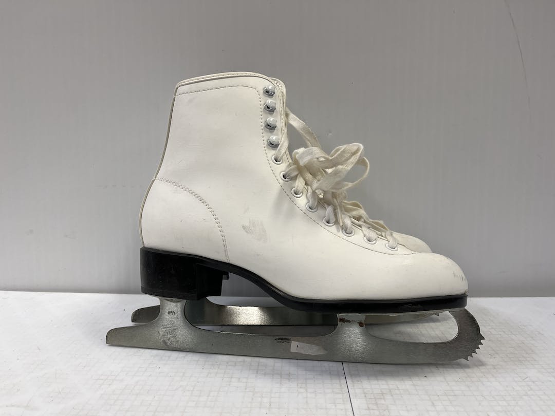 Used Ccm White Figure Skates Senior 7 Women's Figure Skates SidelineSwap