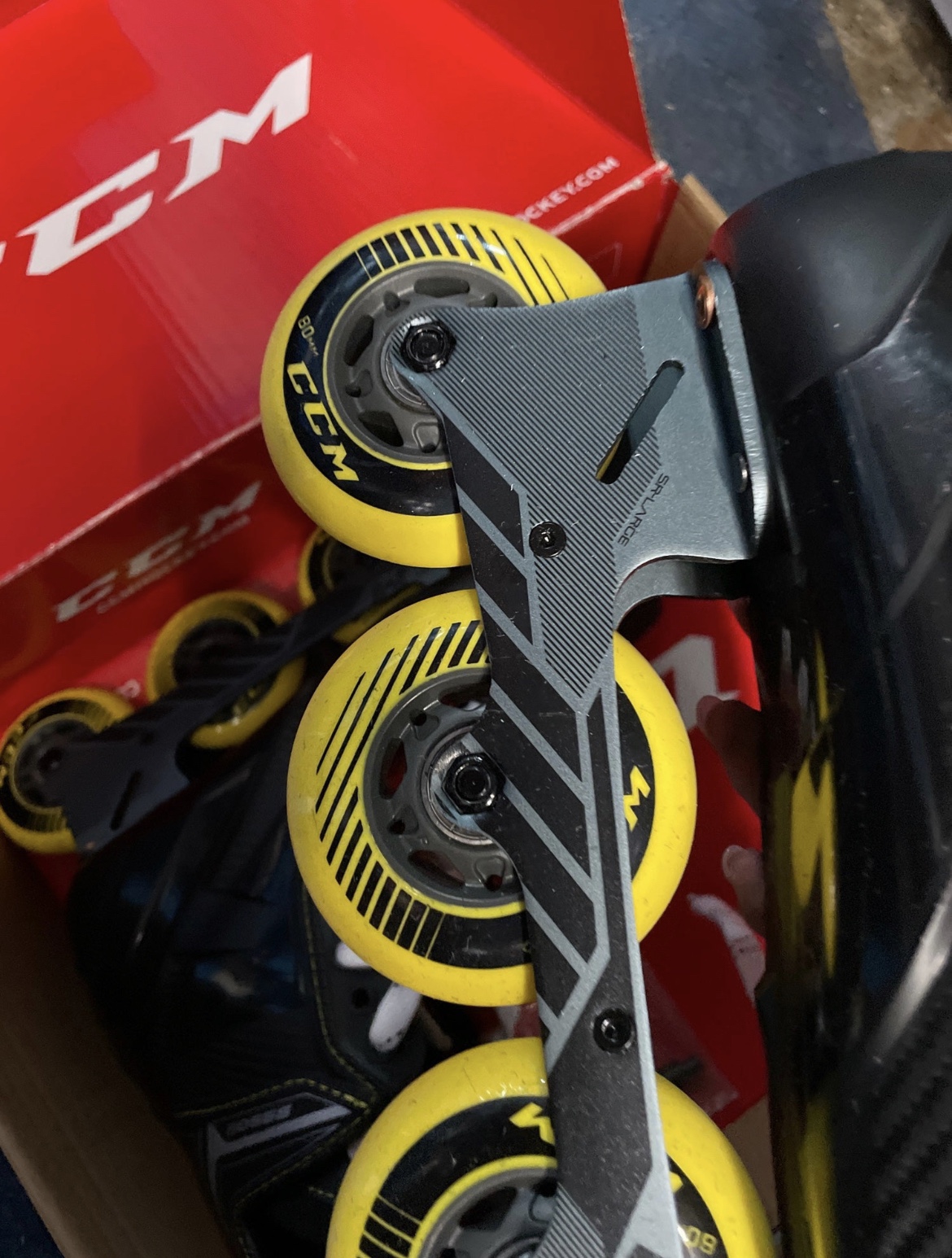 New CCM Regular Width Size 8 Super Tacks 9350 Senior Roller Inline