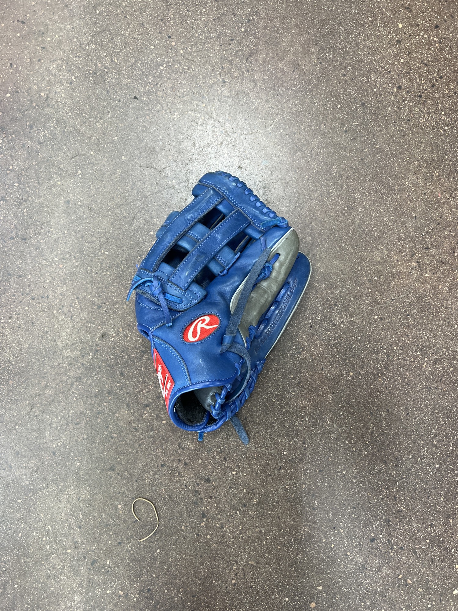 Used Rawlings Gold Glove Elite Right Hand Throw Baseball Glove 12.75