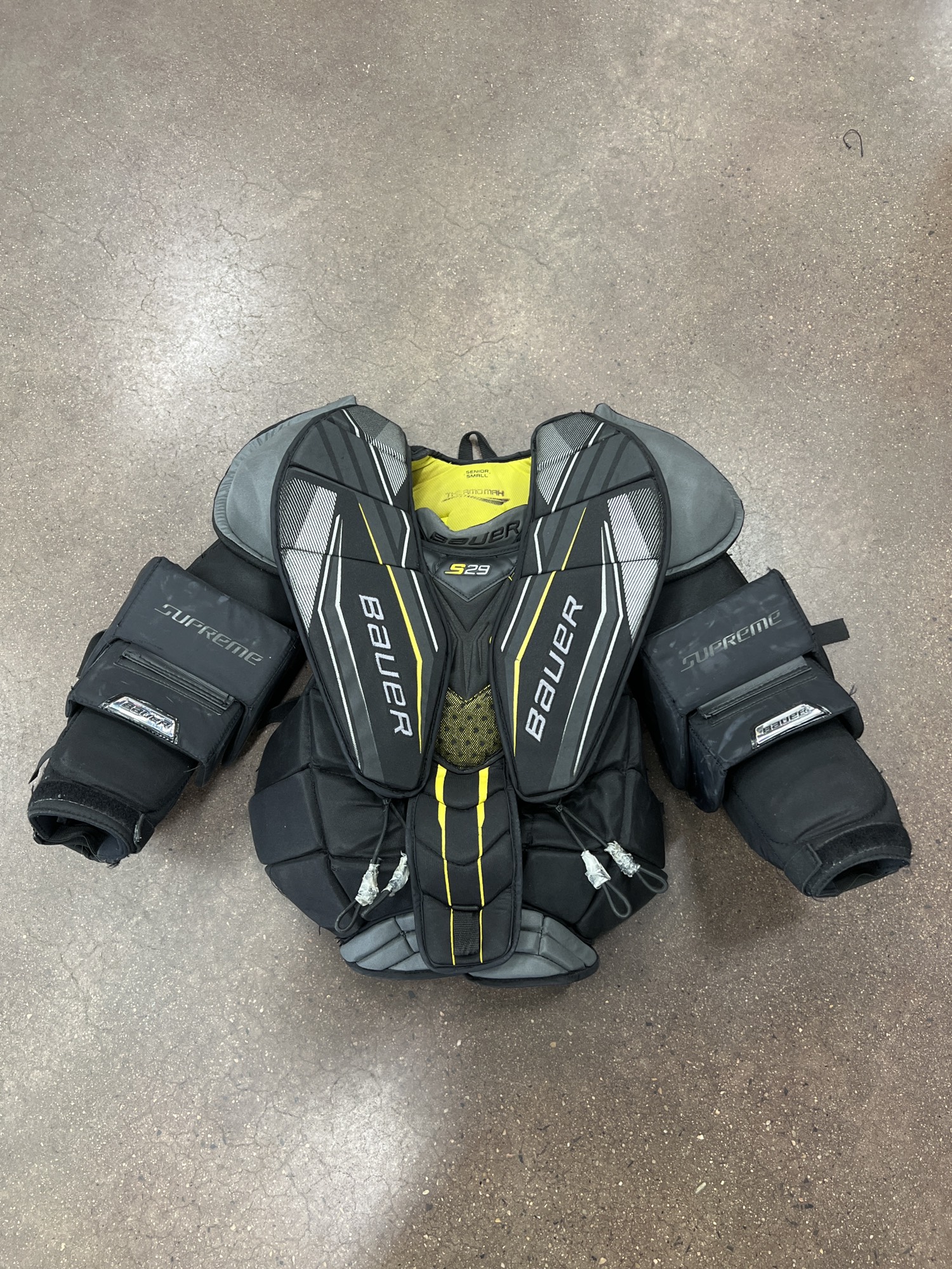 Used Small Bauer Supreme s29 Goalie Chest Protector SidelineSwap