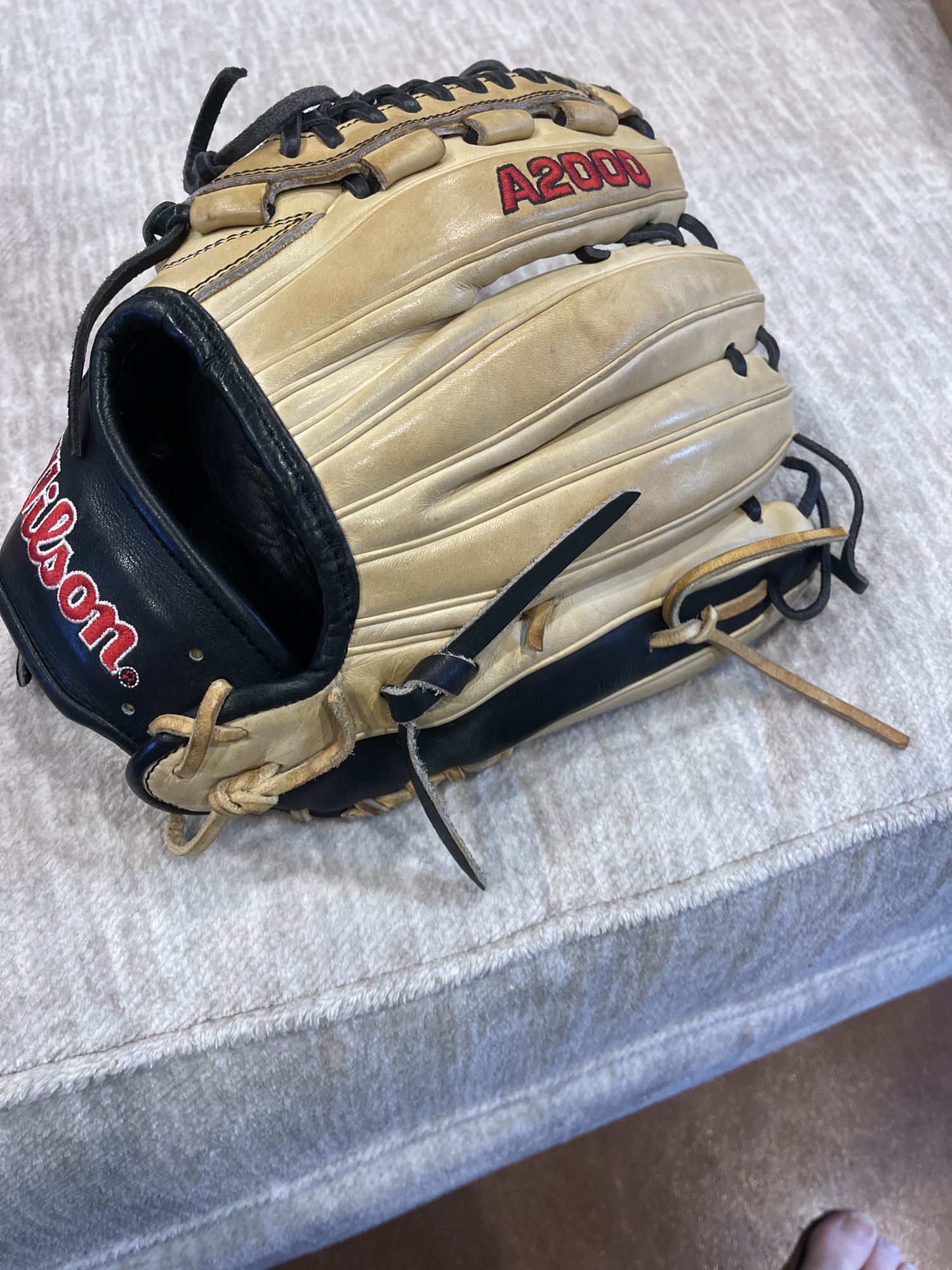 Used Left Hand Throw 11.75" A2000 Baseball Glove SidelineSwap