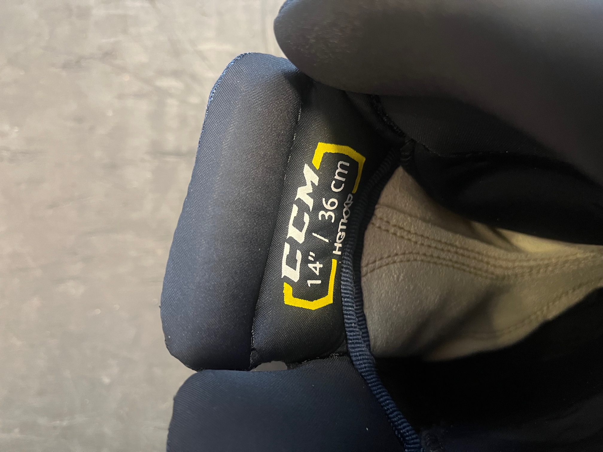 New CCM 14" Pro Stock GlovesEdmonton Oilers (220102029) (HGTKSPT14) SidelineSwap