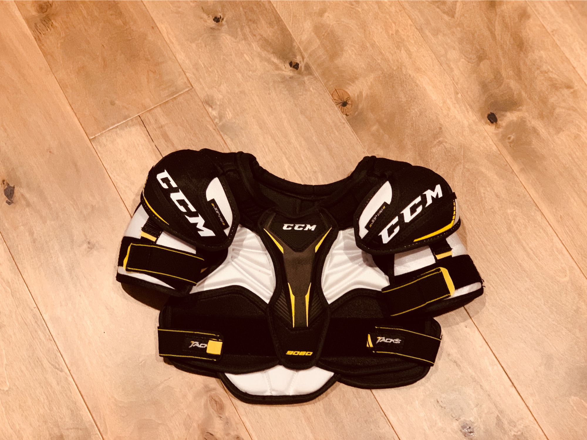 CCM Tacks 9060 Junior Small Shoulder Pads SidelineSwap