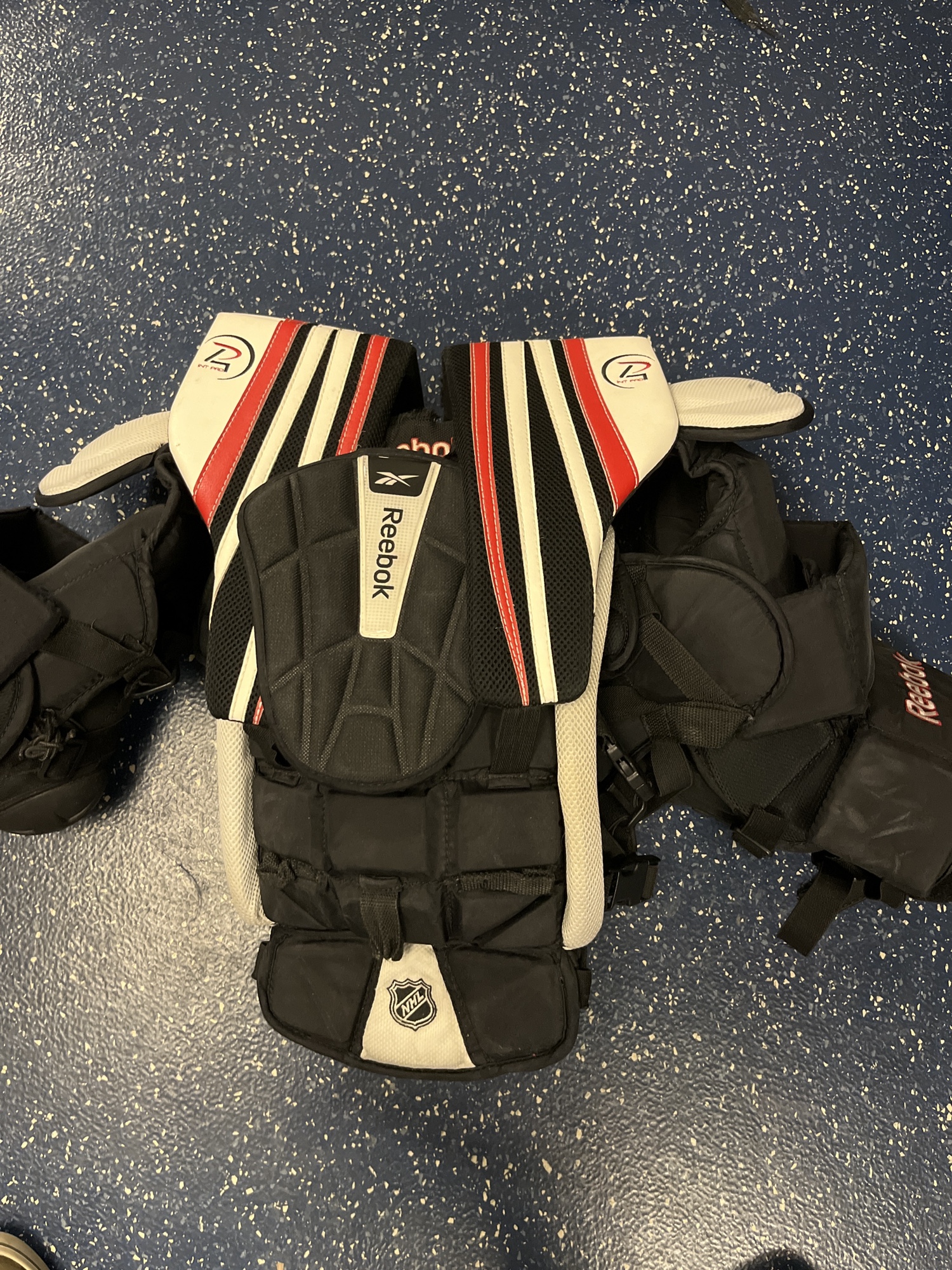 Used Large/Extra Large Reebok Goalie Chest Protector SidelineSwap