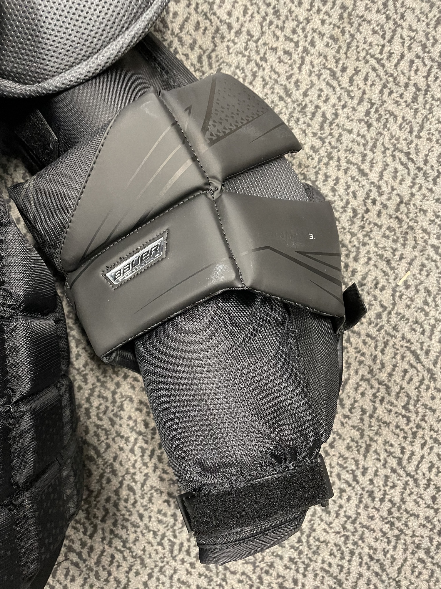 Bauer Elite Intermediate Large goal chest protector SidelineSwap