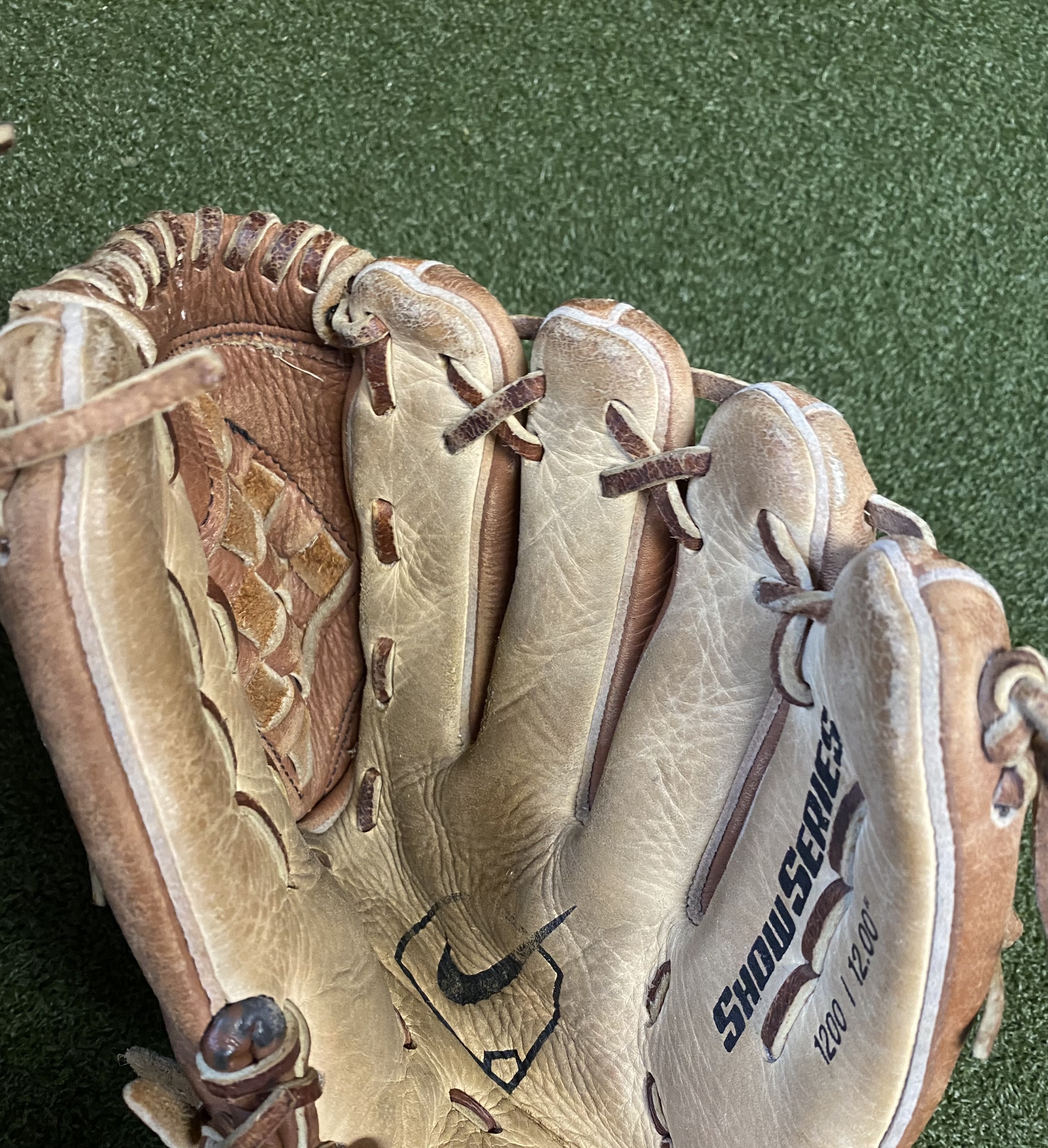 Nike Show Series Baseball Glove (1518) SidelineSwap