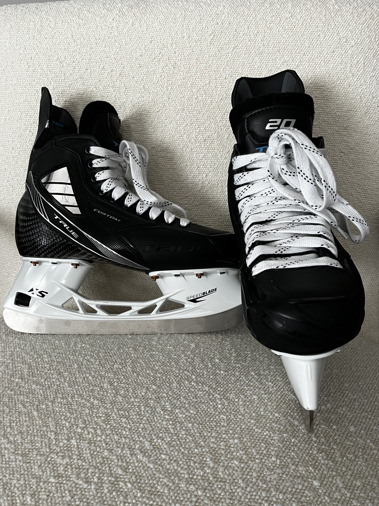 New True Regular Width Size 8.5 Pro Custom Hockey Skates SidelineSwap