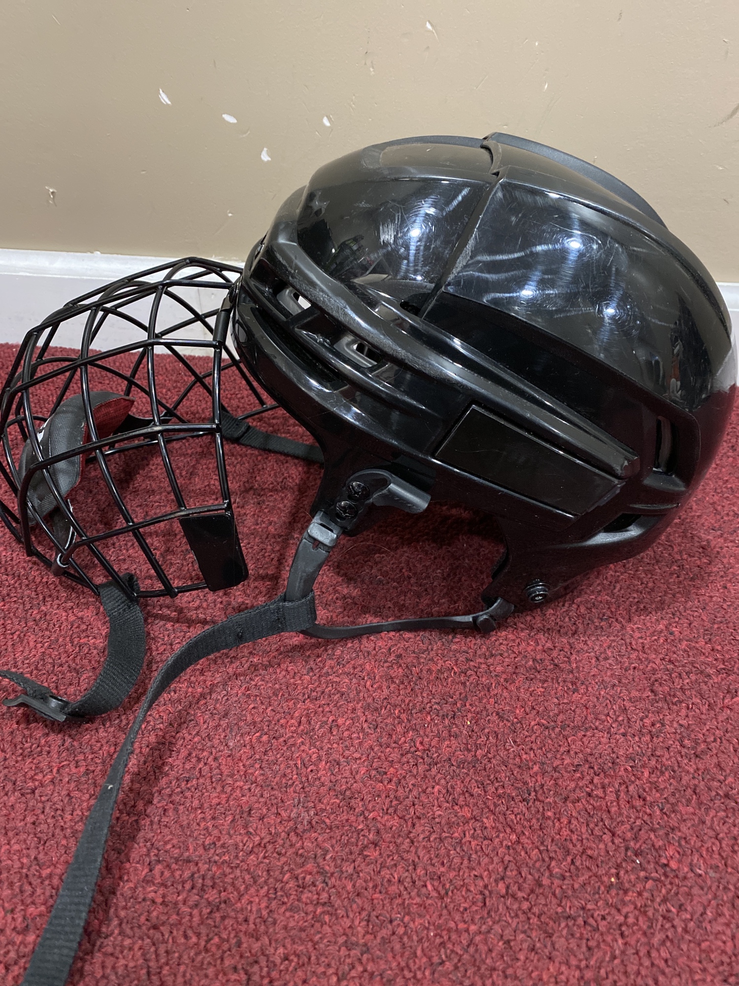 Medium CCM Pro Stock Tacks 910 Helmet ItemNDM9 SidelineSwap