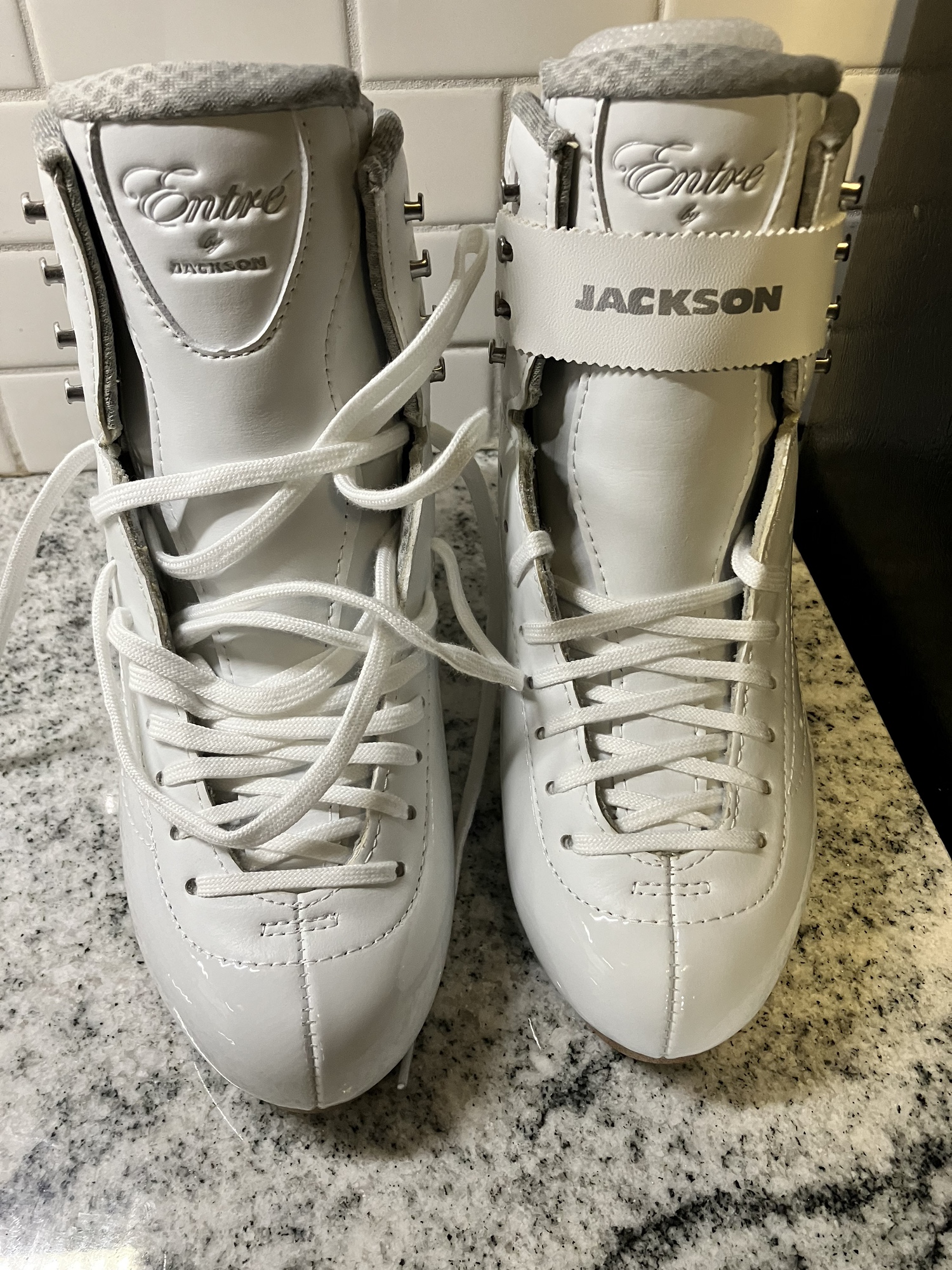 New Jackson Ultima Size 5 Figure Skates SidelineSwap