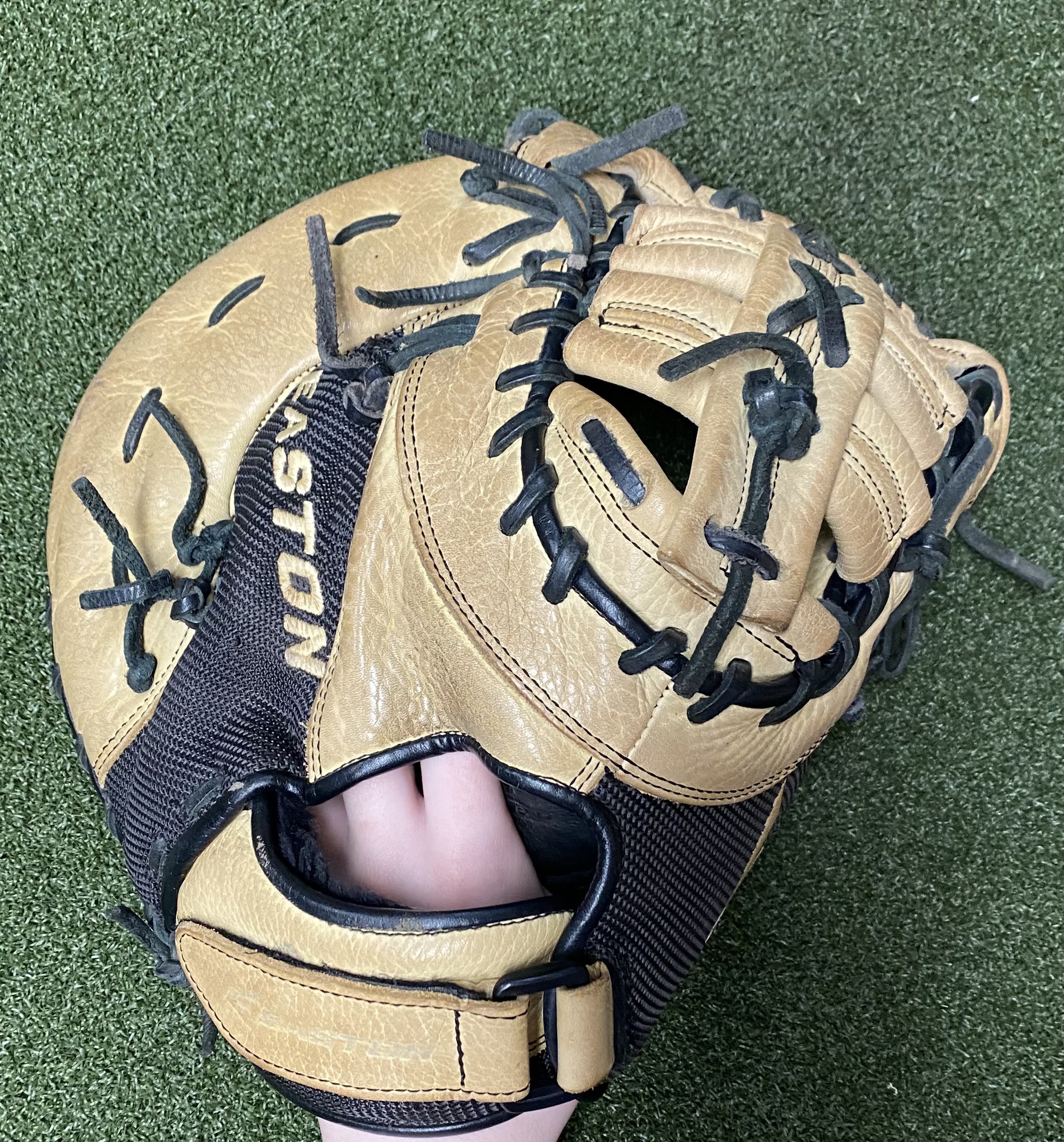 Easton First Base Baseball Glove(2117) SidelineSwap