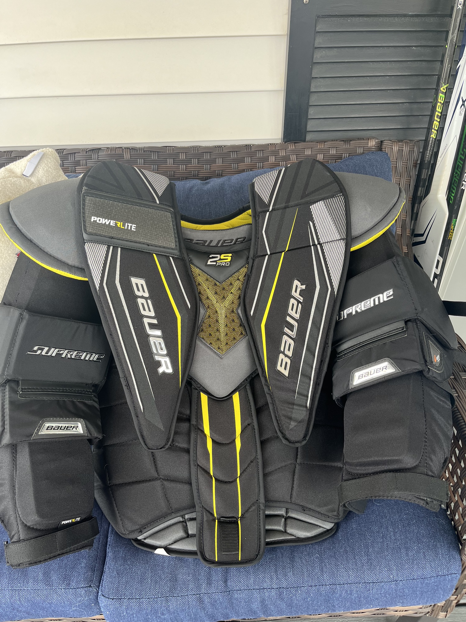 Used Large Bauer Supreme 2S Pro Goalie Chest Protector SidelineSwap