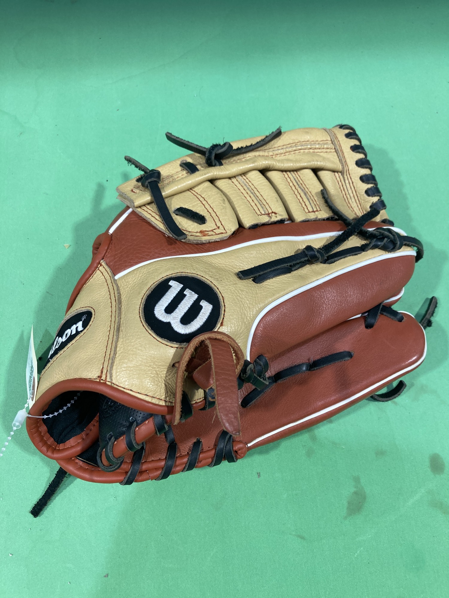 Used Wilson A500 Right Hand Throw Outfield Baseball Glove 12.5