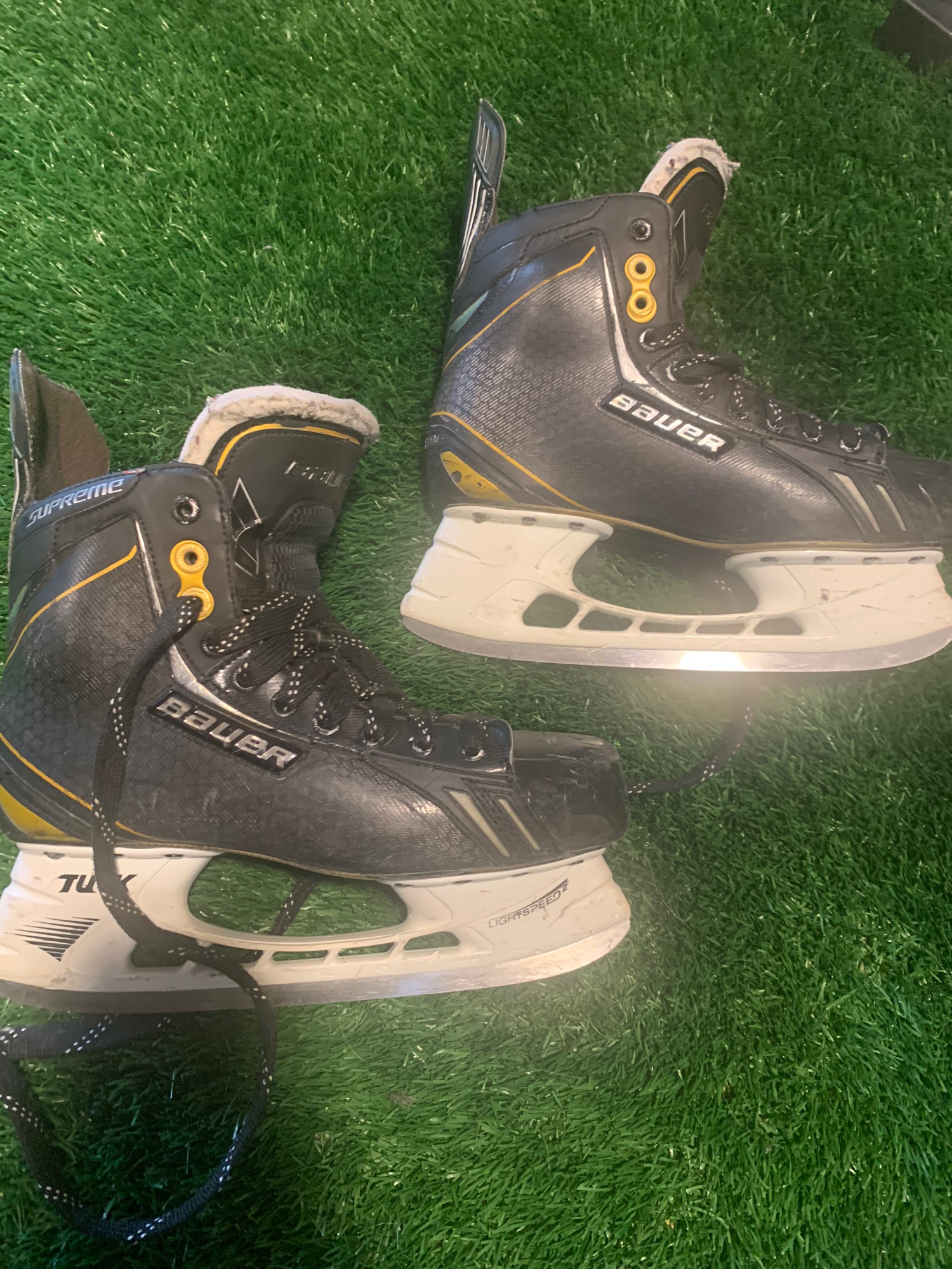 Bauer supreme skates SidelineSwap