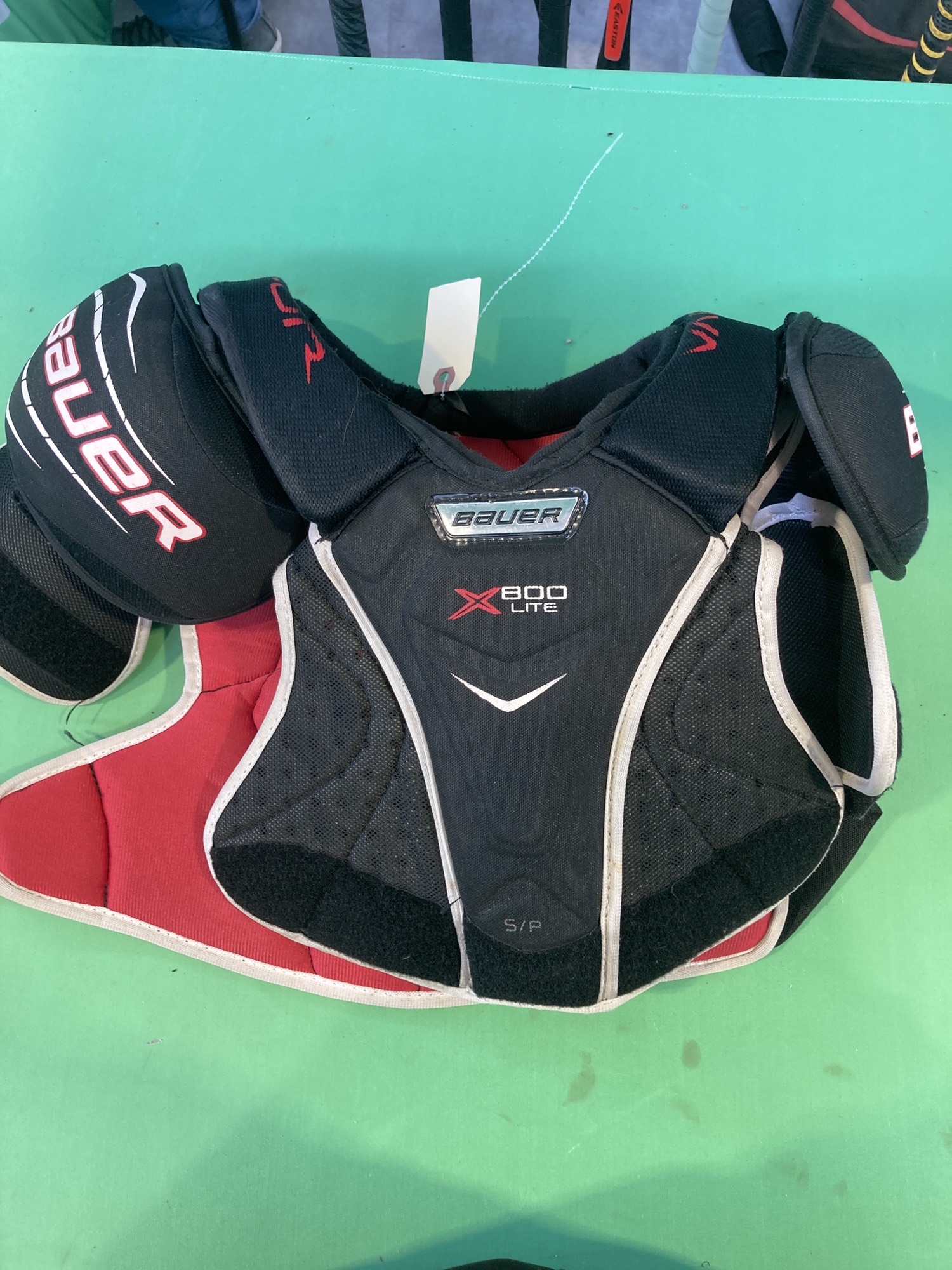 Intermediate Used Small Bauer Vapor X800 Lite Shoulder Pads SidelineSwap