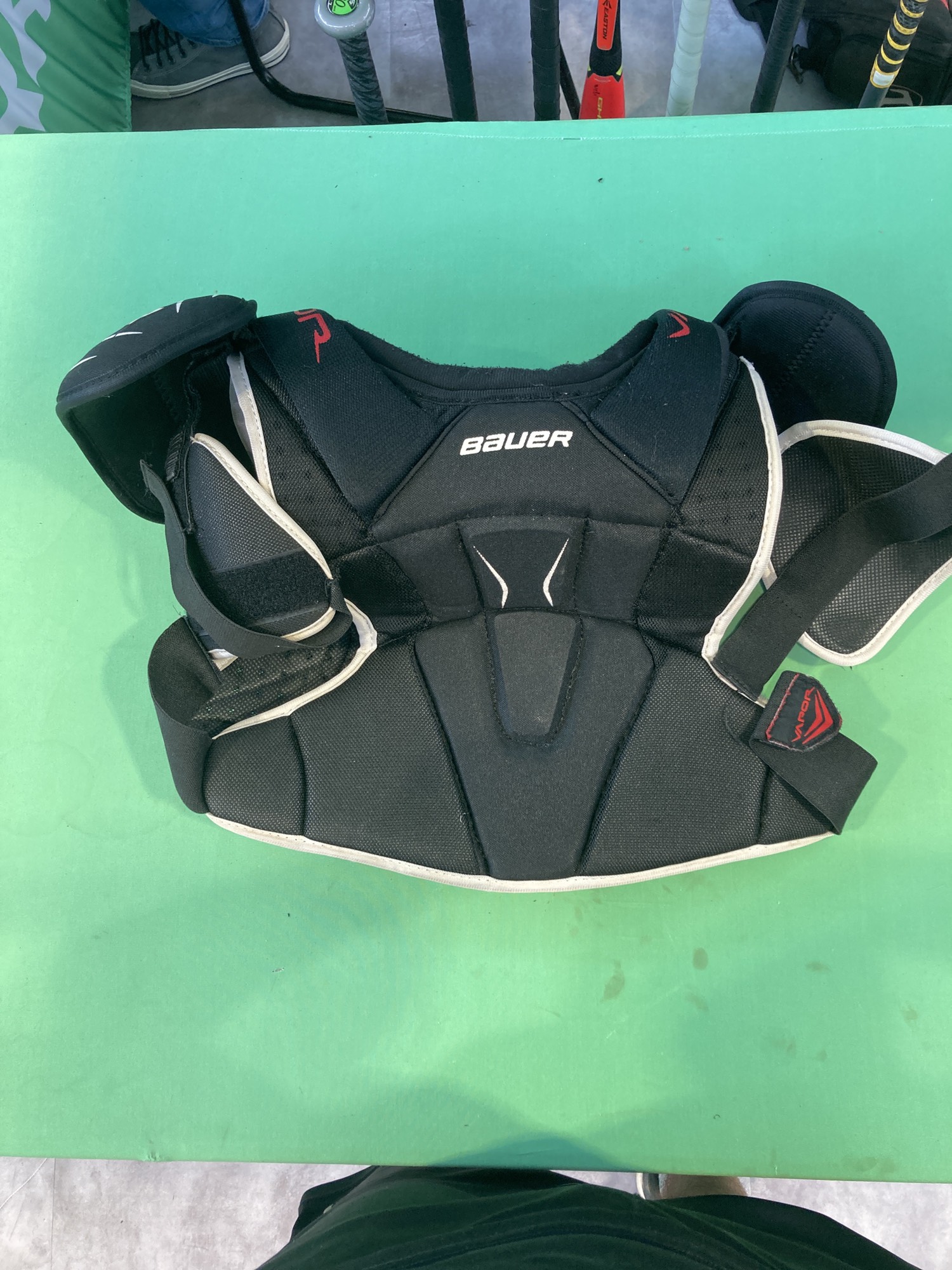 Intermediate Used Small Bauer Vapor X800 Lite Shoulder Pads SidelineSwap