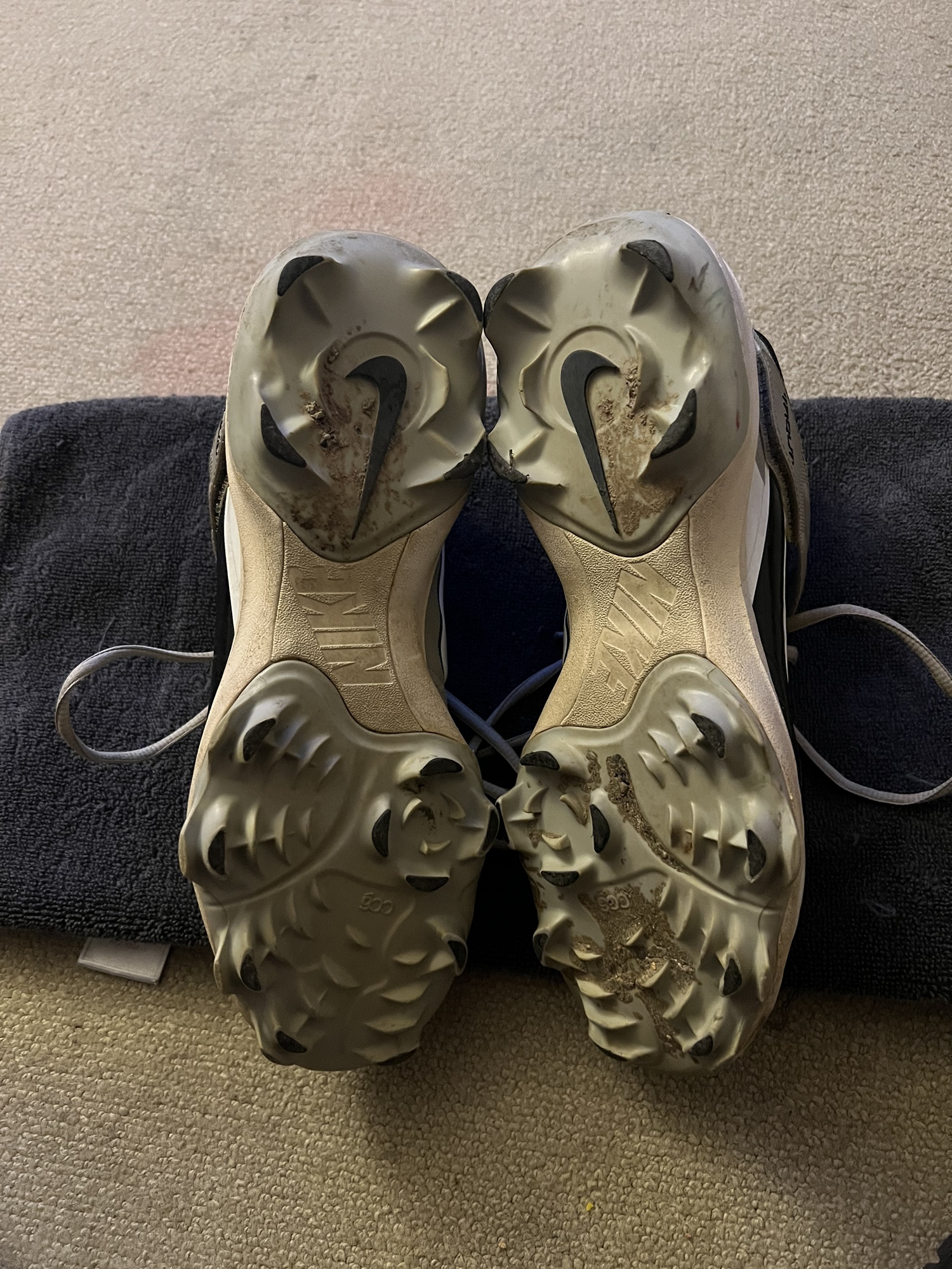 Gray Men's Molded Cleats Low Top Trout SidelineSwap