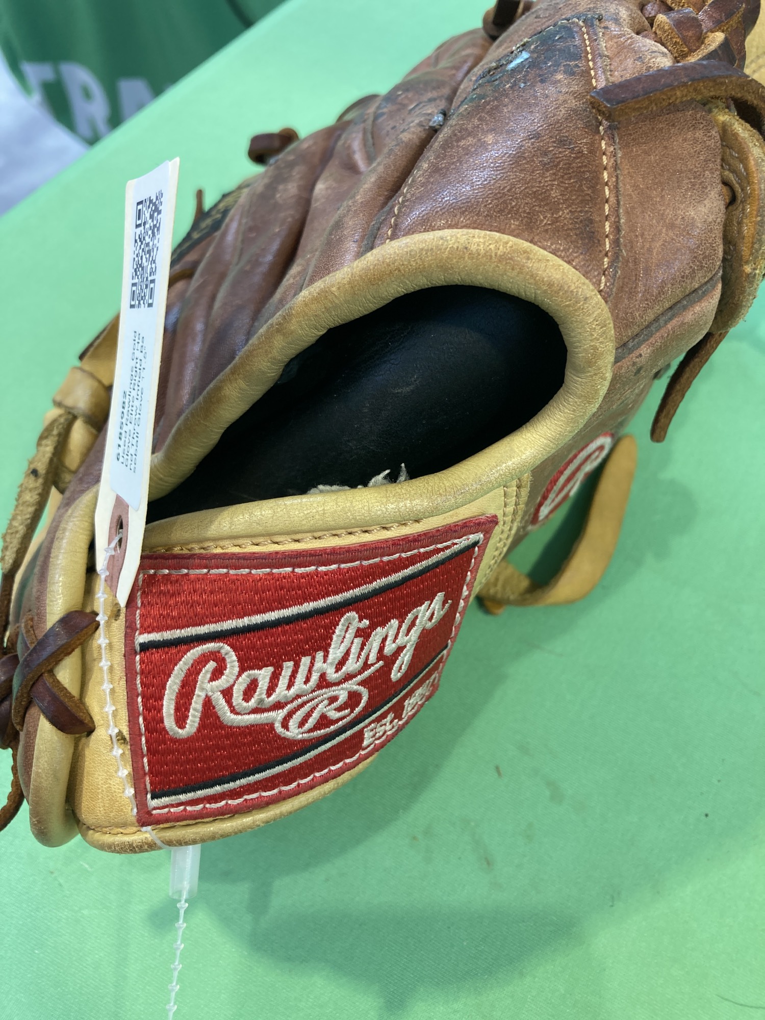 Used Rawlings Gold Glove Elite Right Hand Throw Infield Baseball Glove