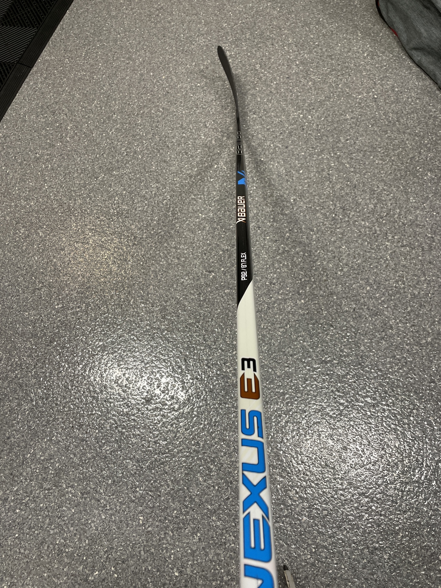 Bauer Nexus E3 Grip Composite Hockey Stick Right 87 Flex P92 SidelineSwap