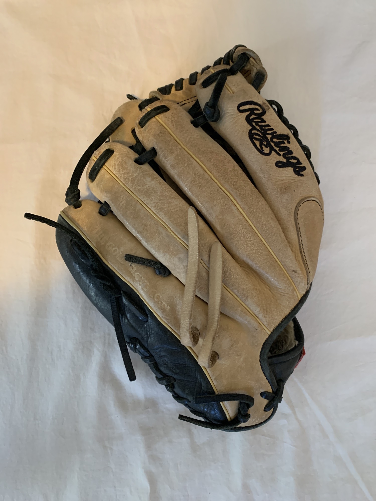 Used Rawlings Gold Glove Elite RightHand Throw Infield Baseball Glove