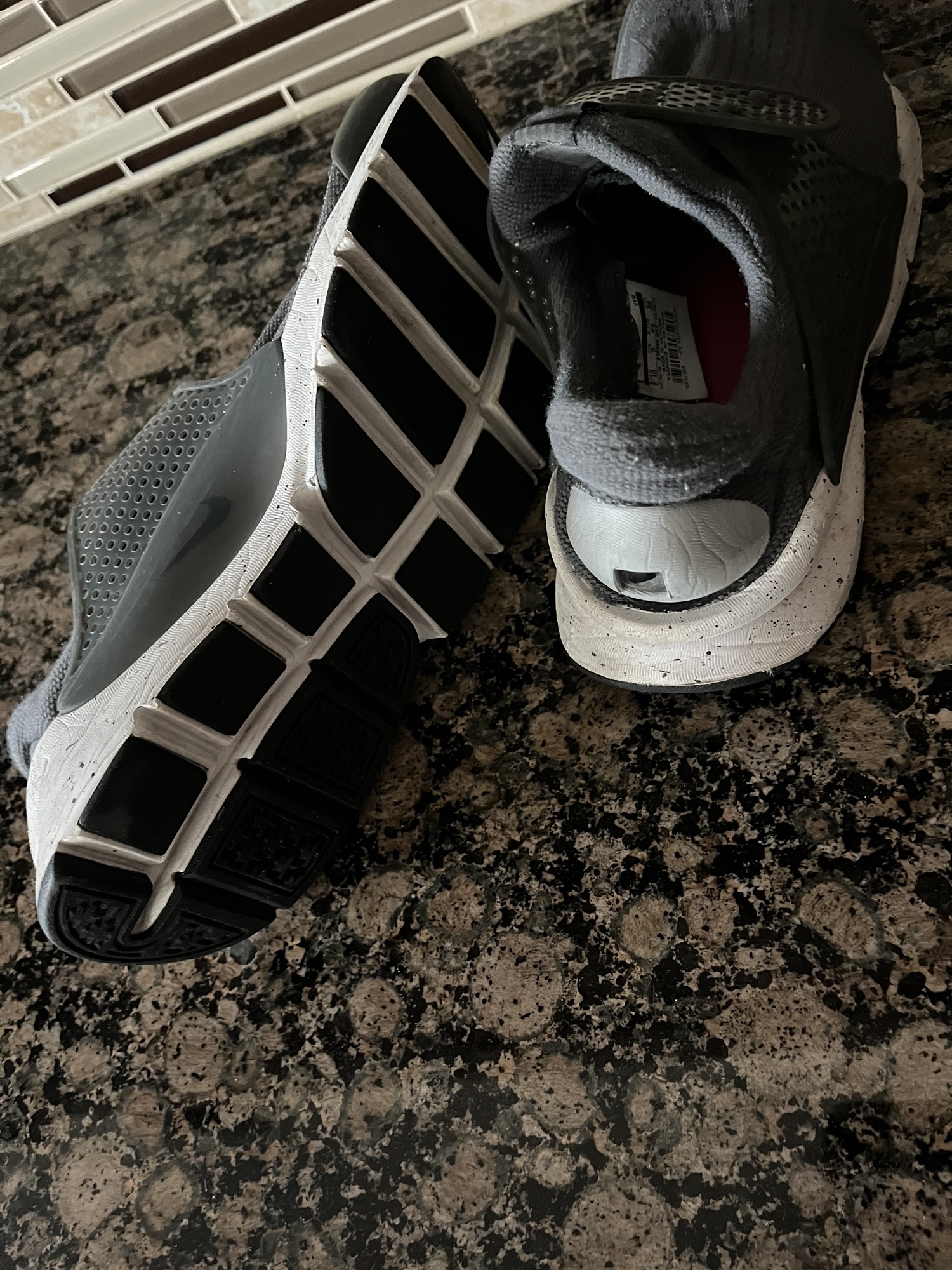 laceless nike shoes womens