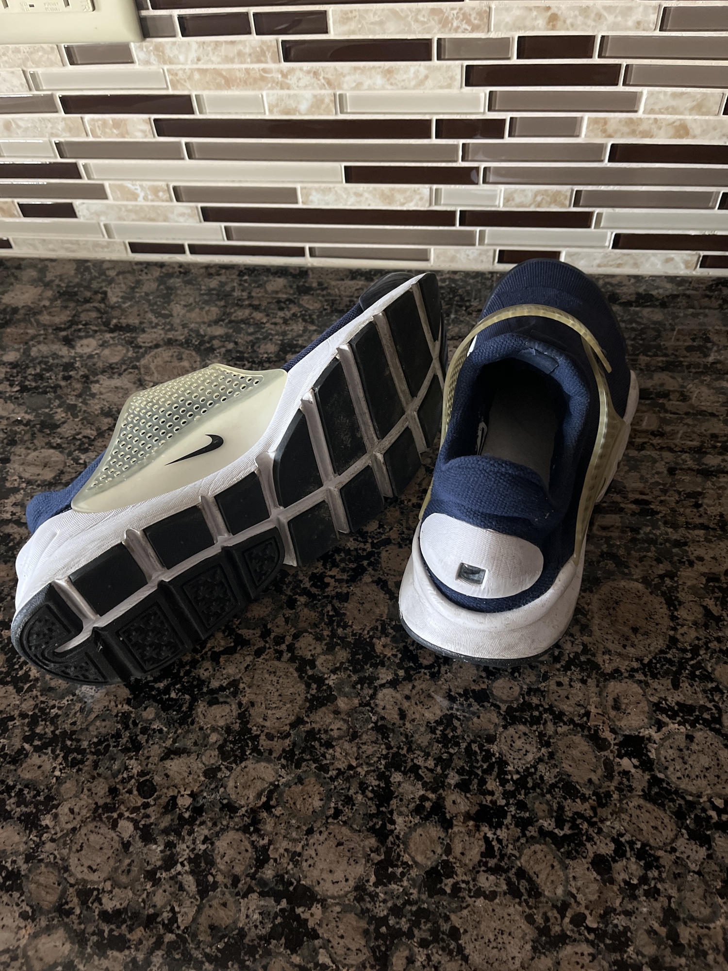 laceless hiking shoes