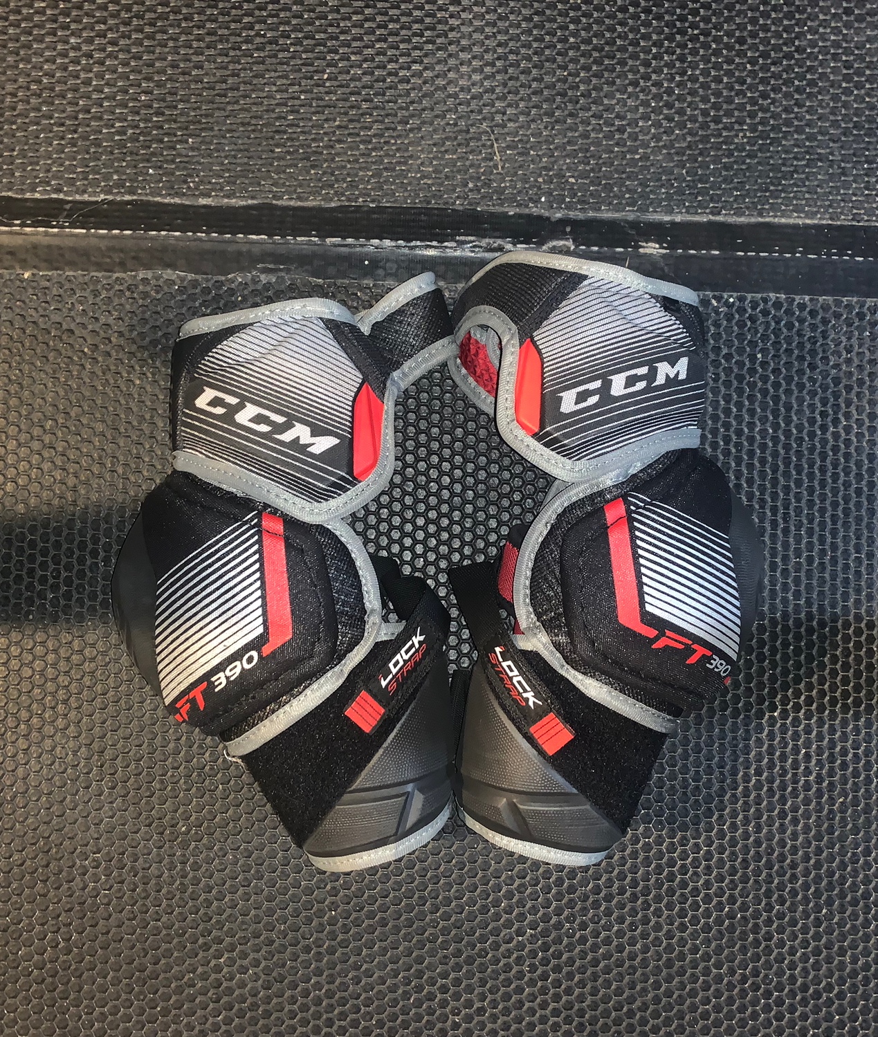 CCM JetSpeed FT390 Elbow Pads Senior XLarge SidelineSwap