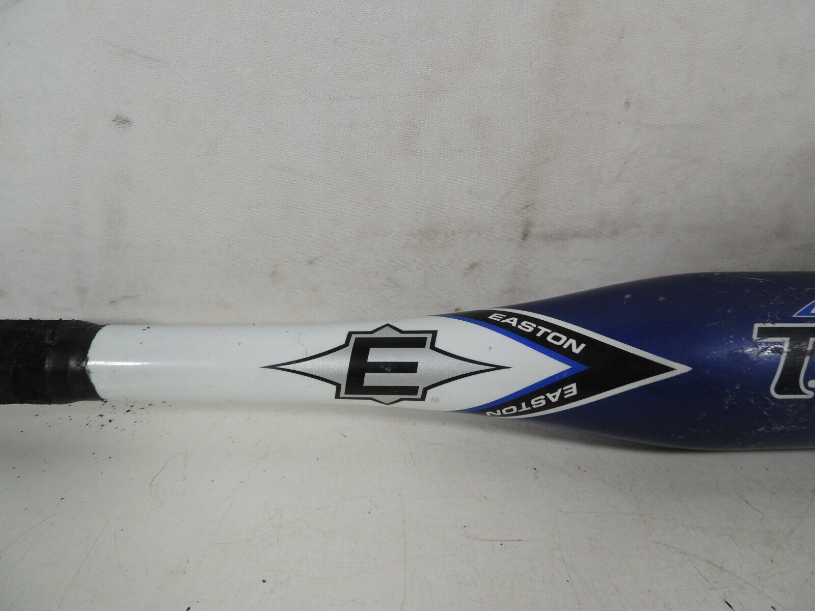 Easton TYPHOON 10 Fastpitch Softball Bat 27", 17oz, 2 1/4" (SK60B