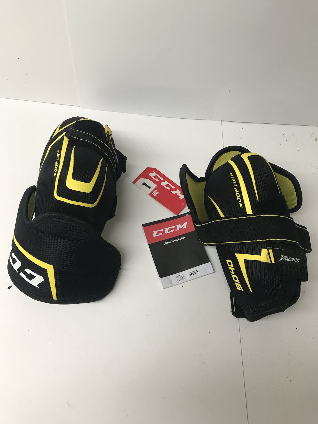 Used Ccm Tacks 9040 Lg Hockey Elbow Pads SidelineSwap