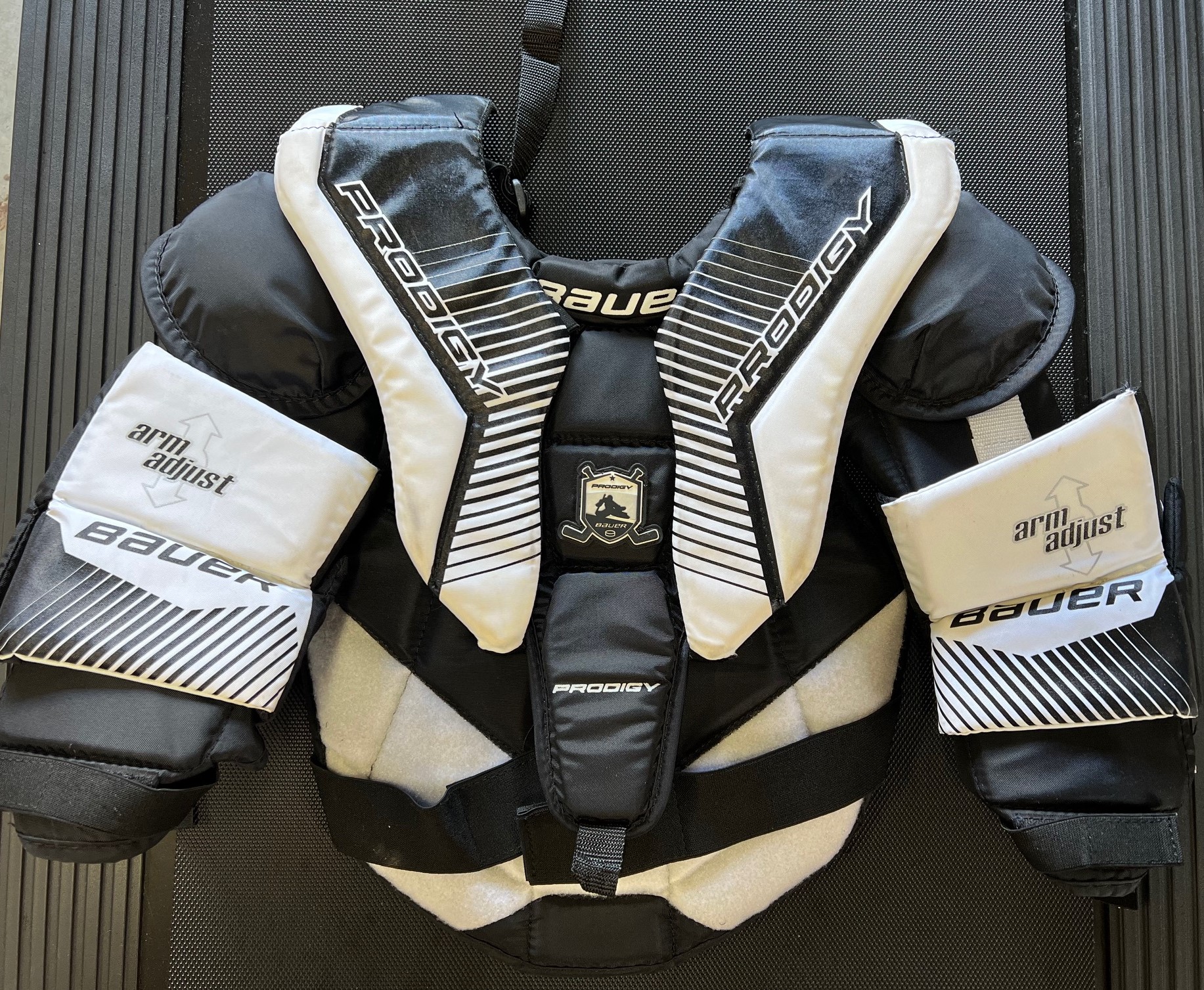 Used Youth Large Bauer Prodigy Goalie Chest Protector SidelineSwap