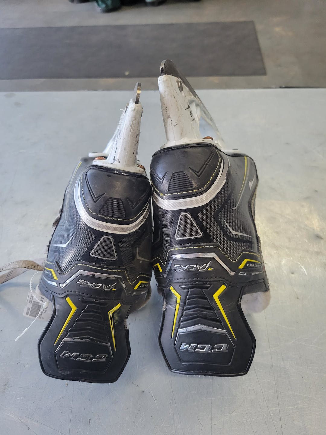 Used Ccm Tacks Classic Pro Junior 02.5 Ice Hockey Skates SidelineSwap